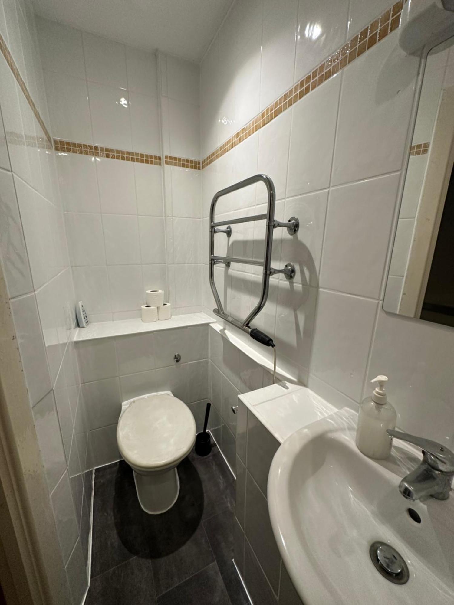 Single Room Ensuite Bathroom