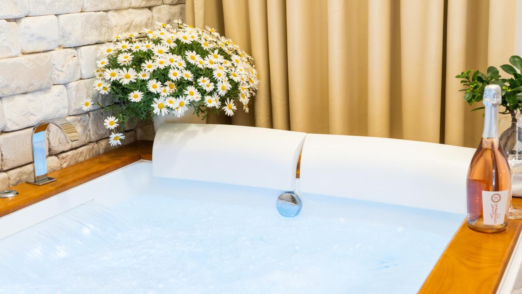 Suite Hot Tub Patio