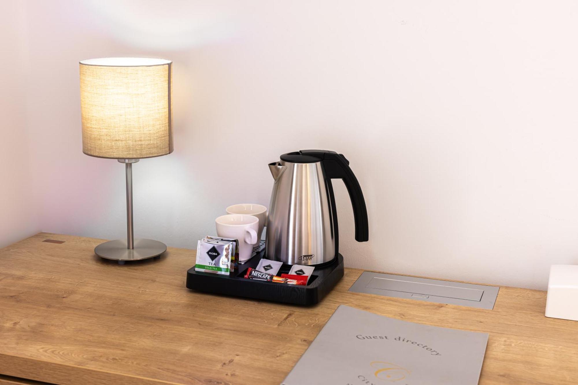 Dreibettzimmer mit Dusche