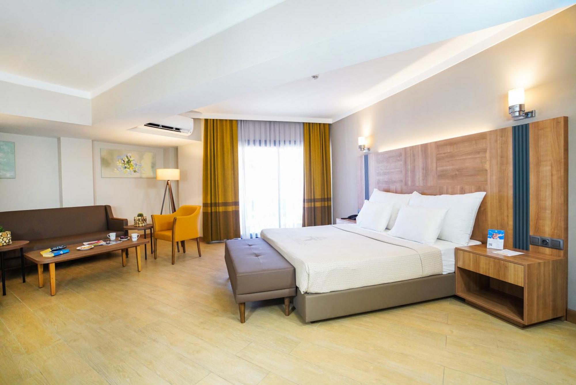 Deluxe Quadruple Room
