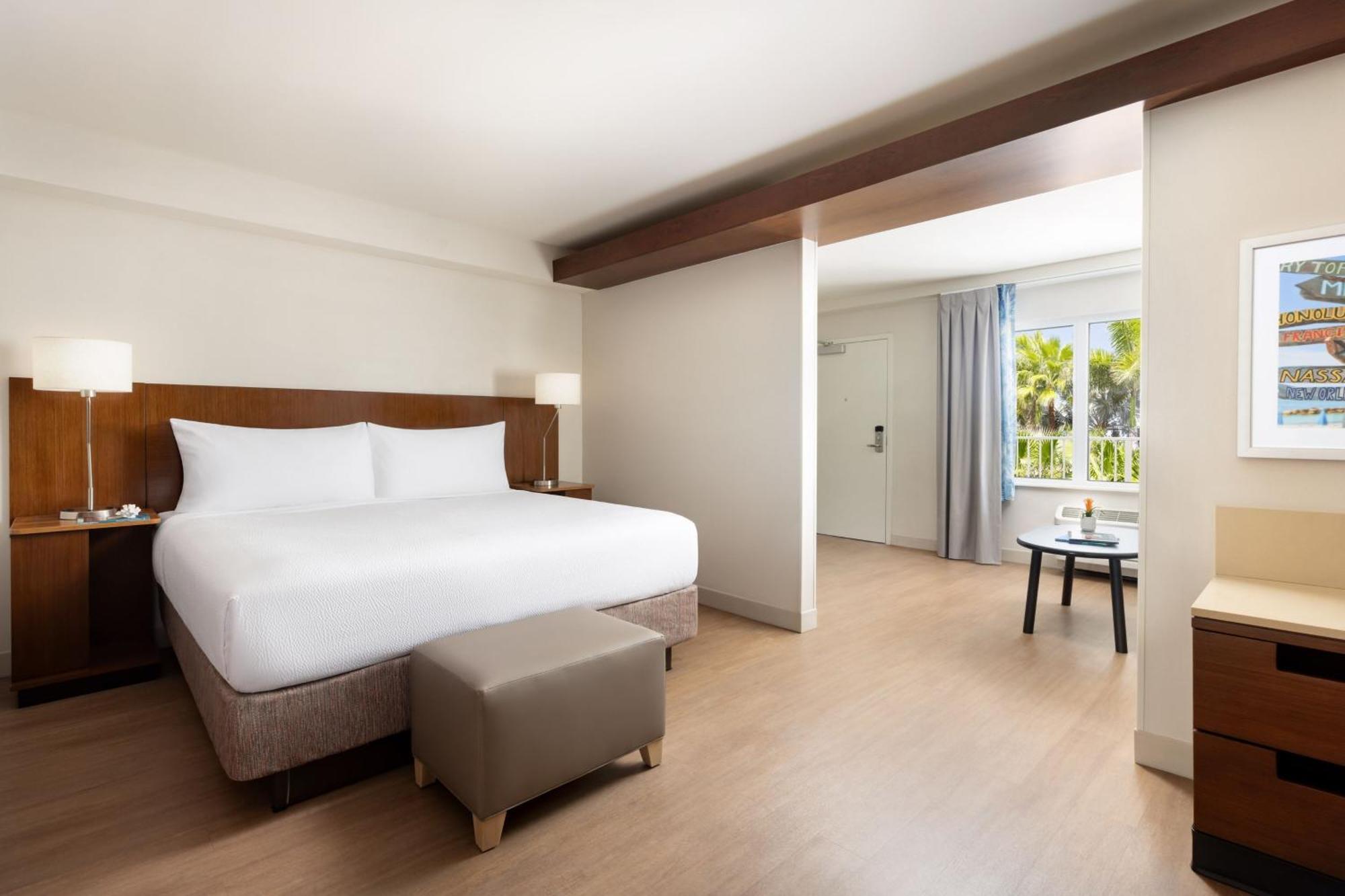 Premium King Suite with Sofa Bed,1706453041:JPEG