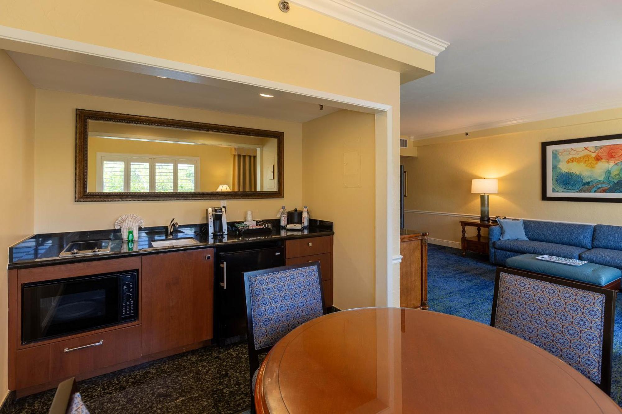 Deluxe One Bedroom Suite