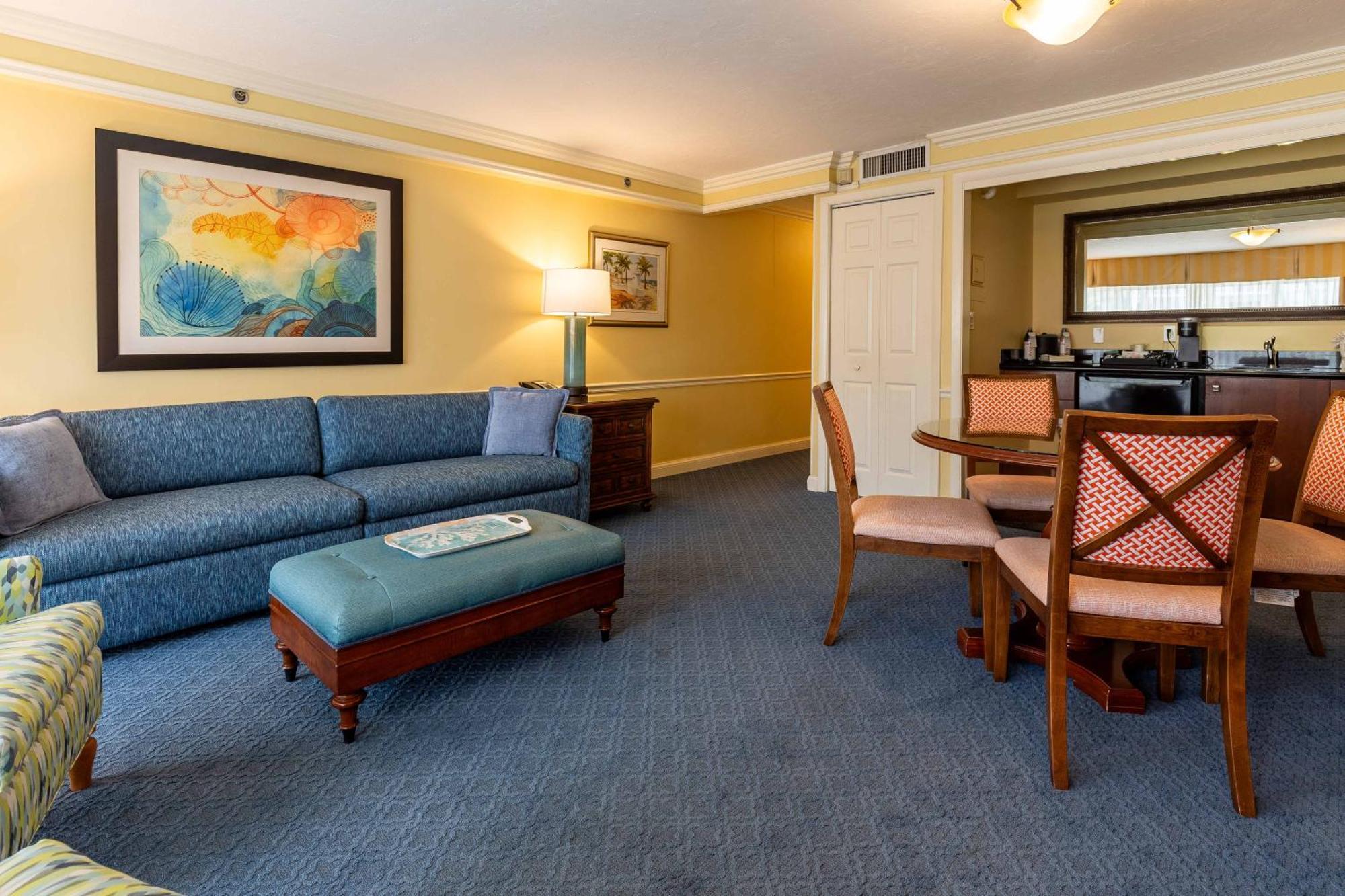 One-Bedroom Suite with Pool View,1576710608:JPEG