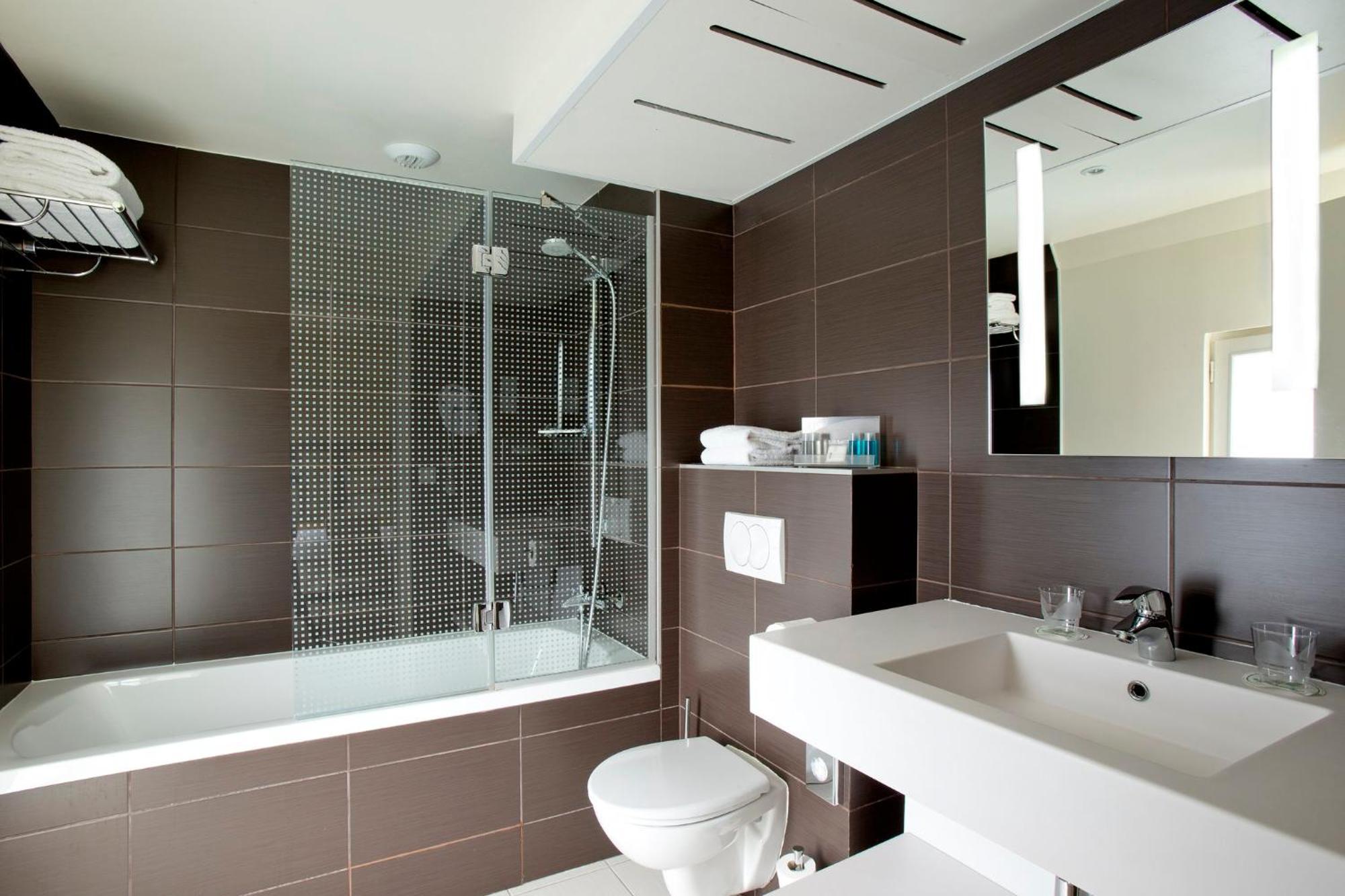 Standard Double Room Walk Shower