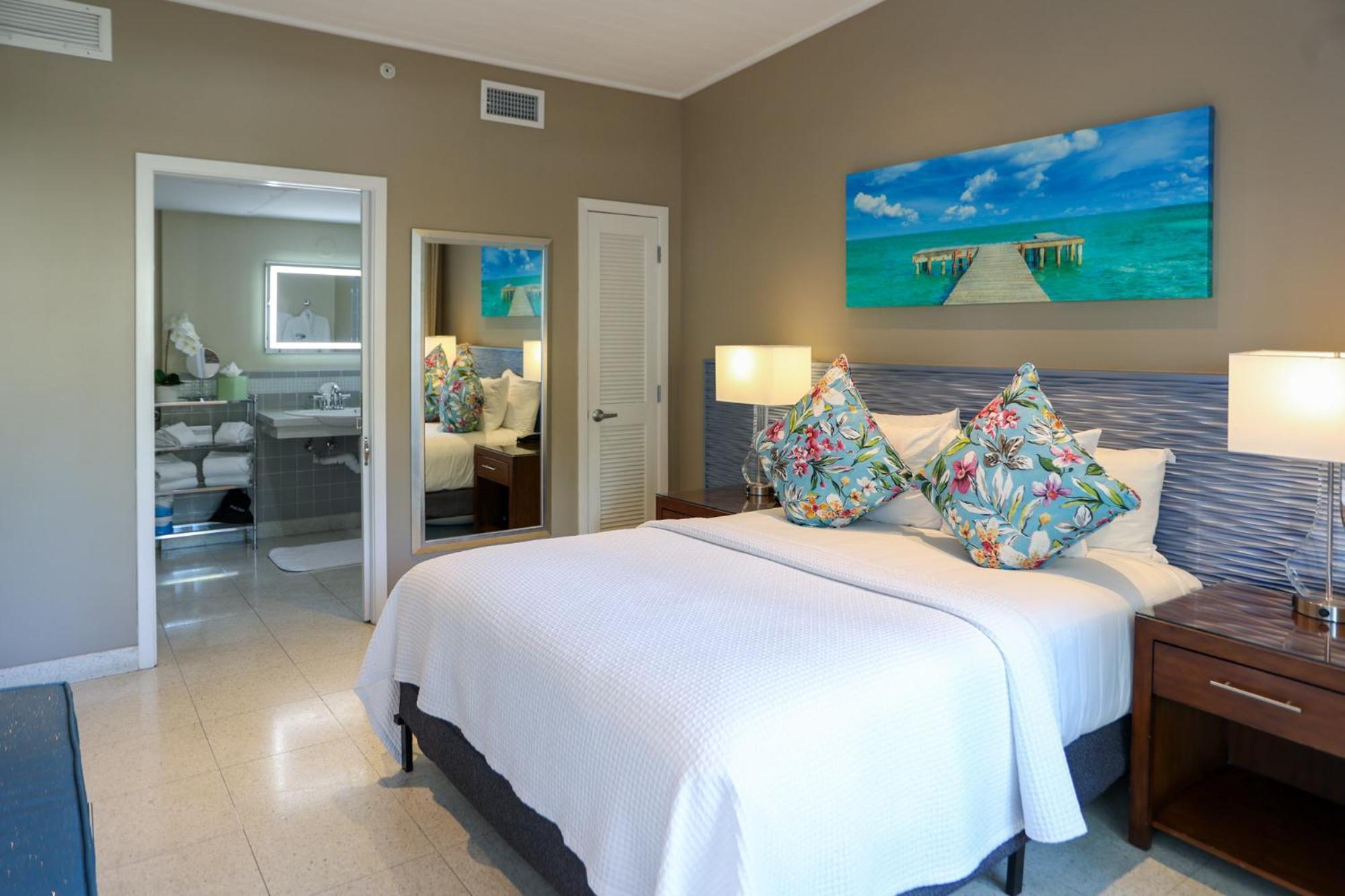 Deluxe Queen Room Disability Access