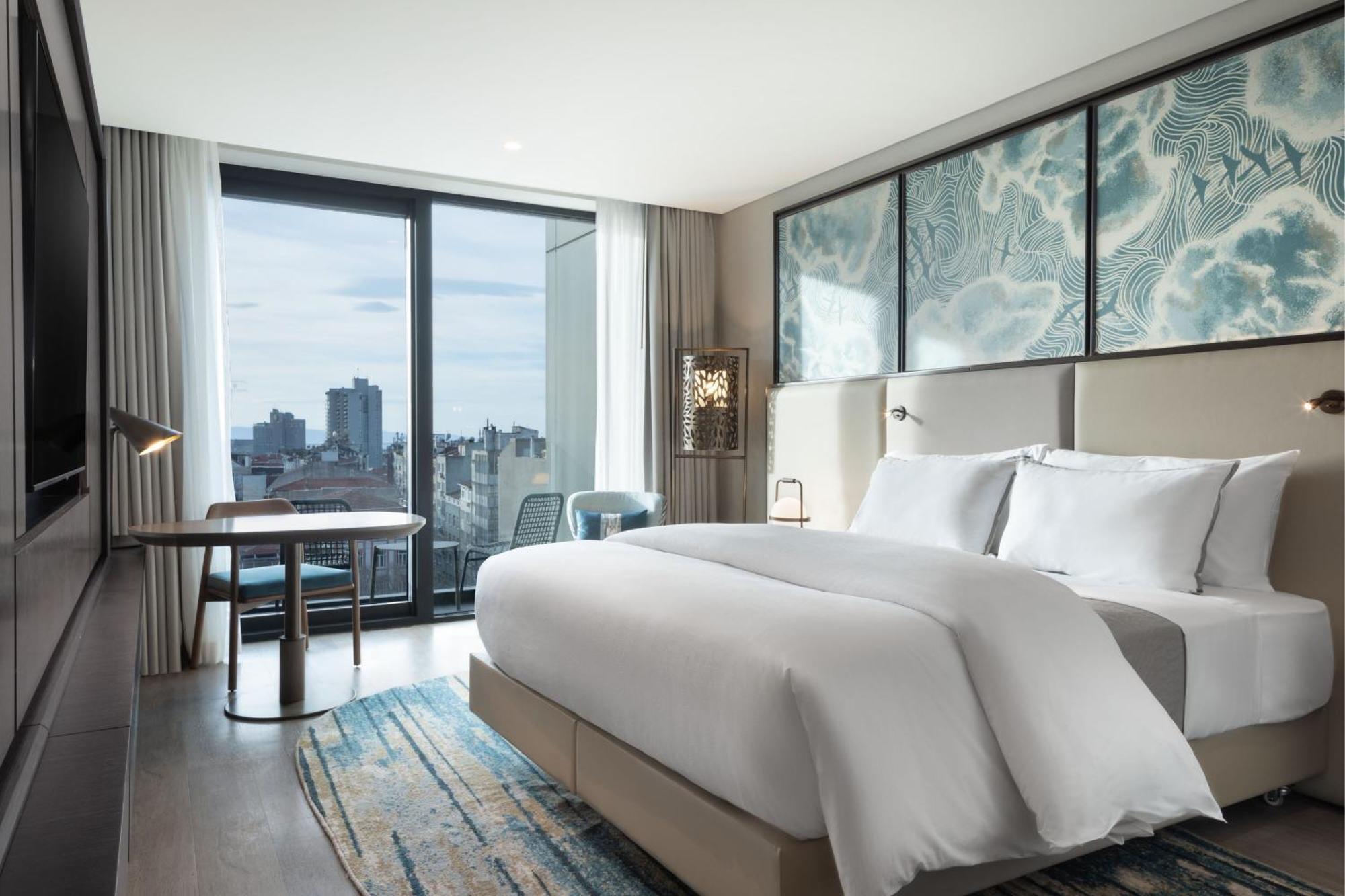 Deluxe Zimmer mit 1 Kingsize-Bett, Stadtblick und Balkon