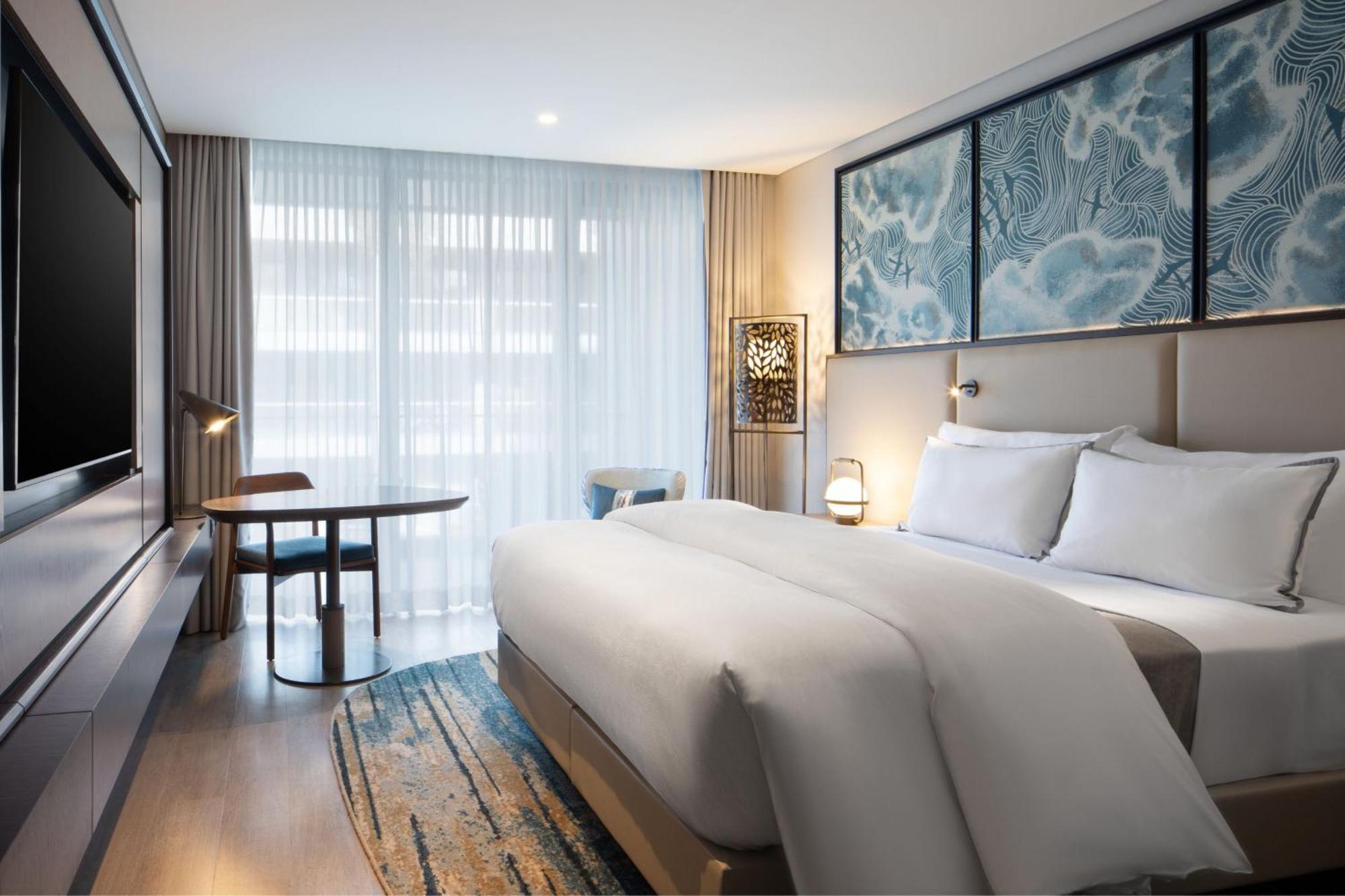 Deluxe Guest room 1 King Courtyard view Terrace