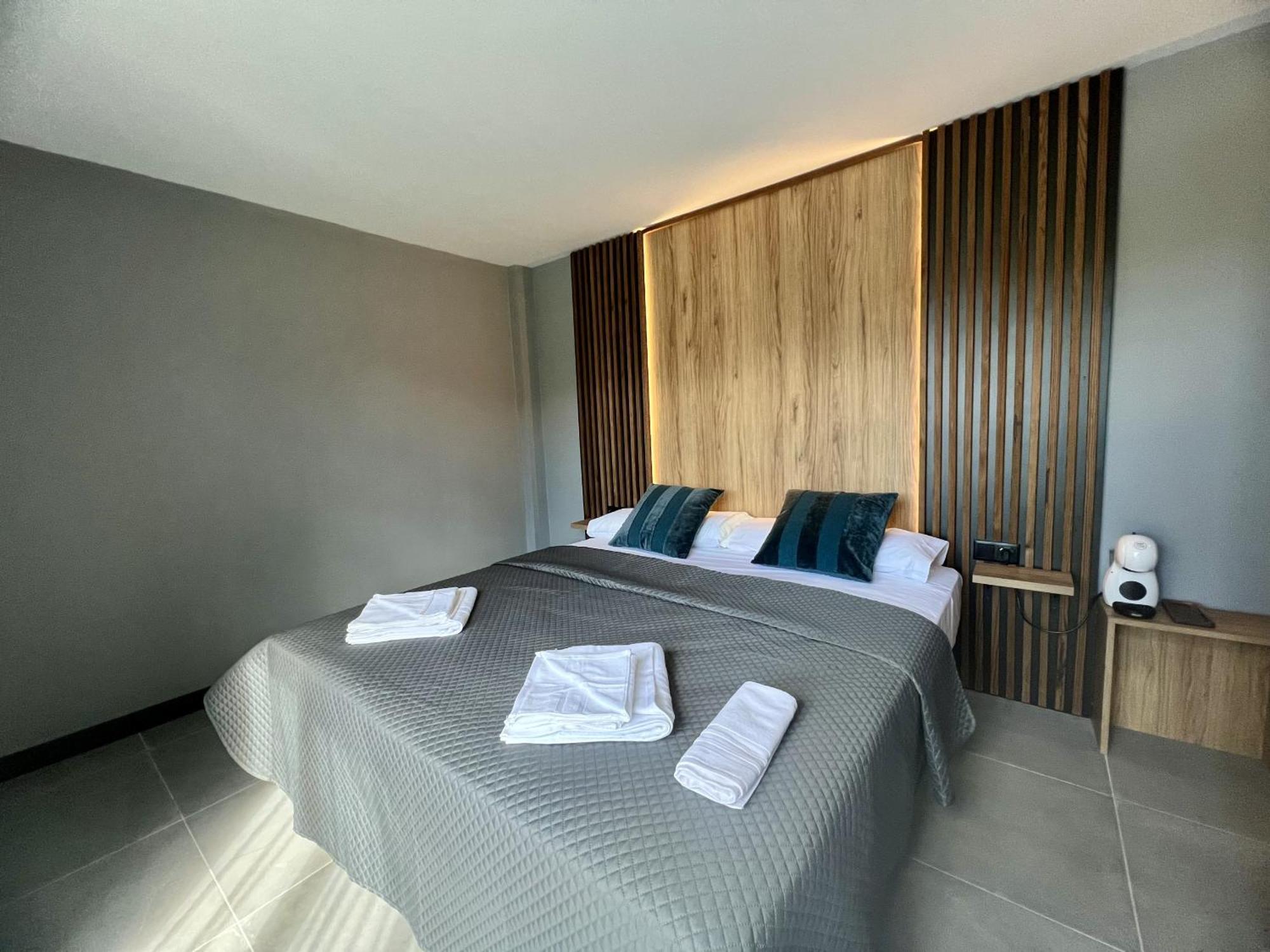 Standard Queen Room