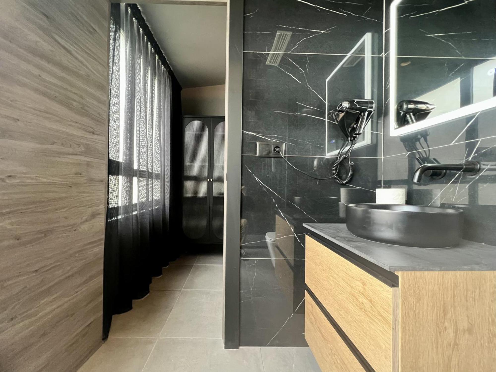 Double Room Private Bathroom