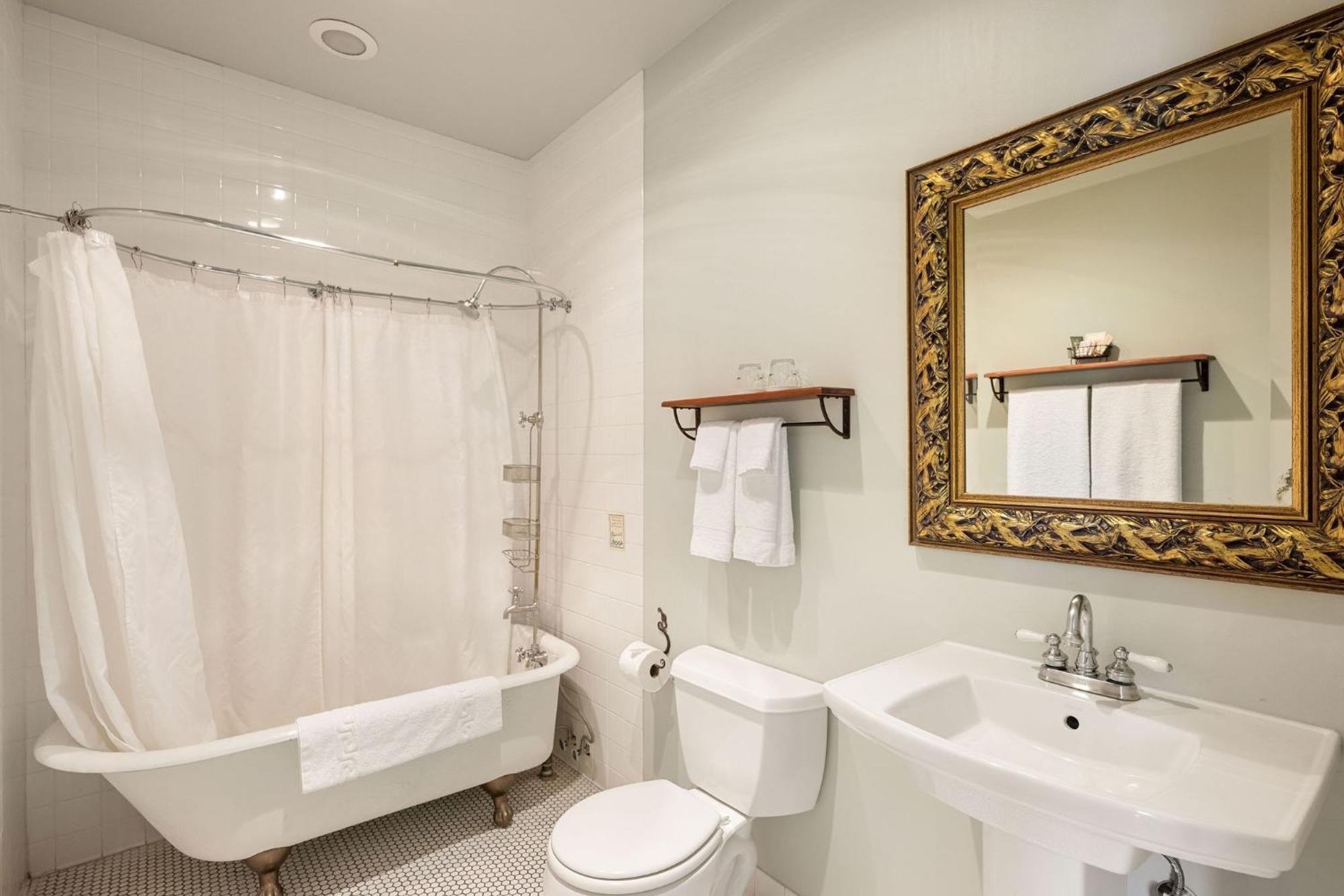 Standard Queen Room Ensuite Room 32,1578414224:JPEG