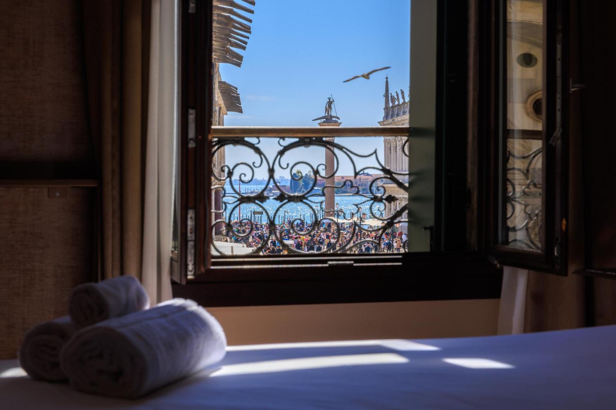 Deluxe King Room San Marco Square View