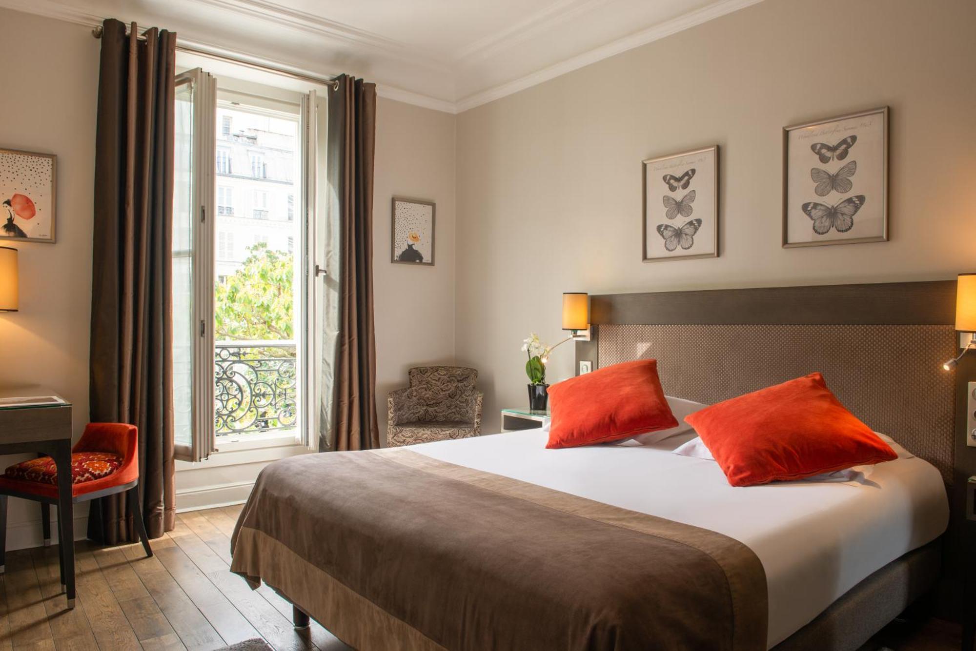 Superior Double Room Arc de Triomphe view Balcony