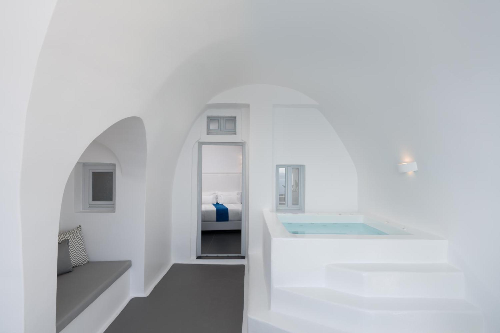 Villa Suite Open Air Jetted Tub