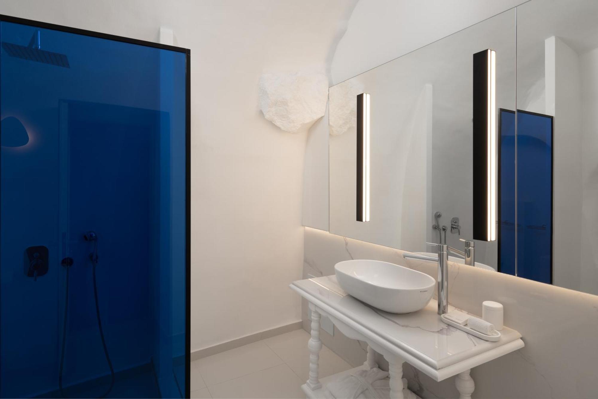 Villa Suite Open Air Jetted Tub
