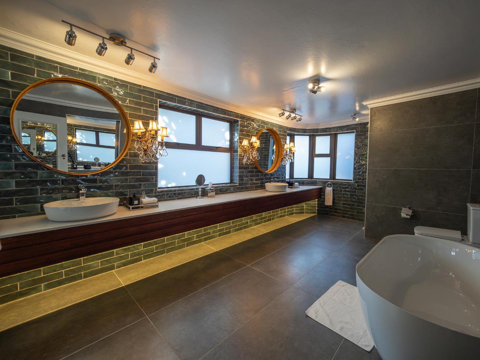 Luxury Suite No Jacuzzi