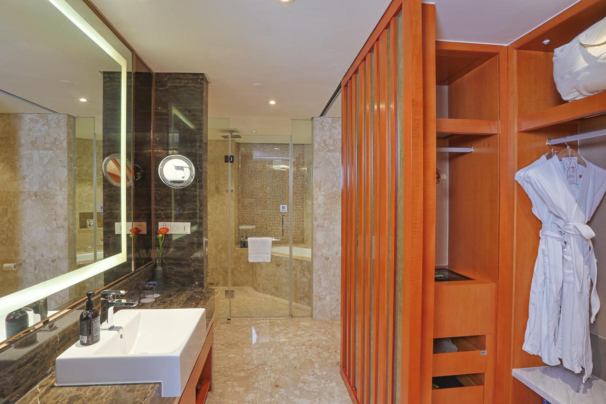 Deluxe Queen Room River View