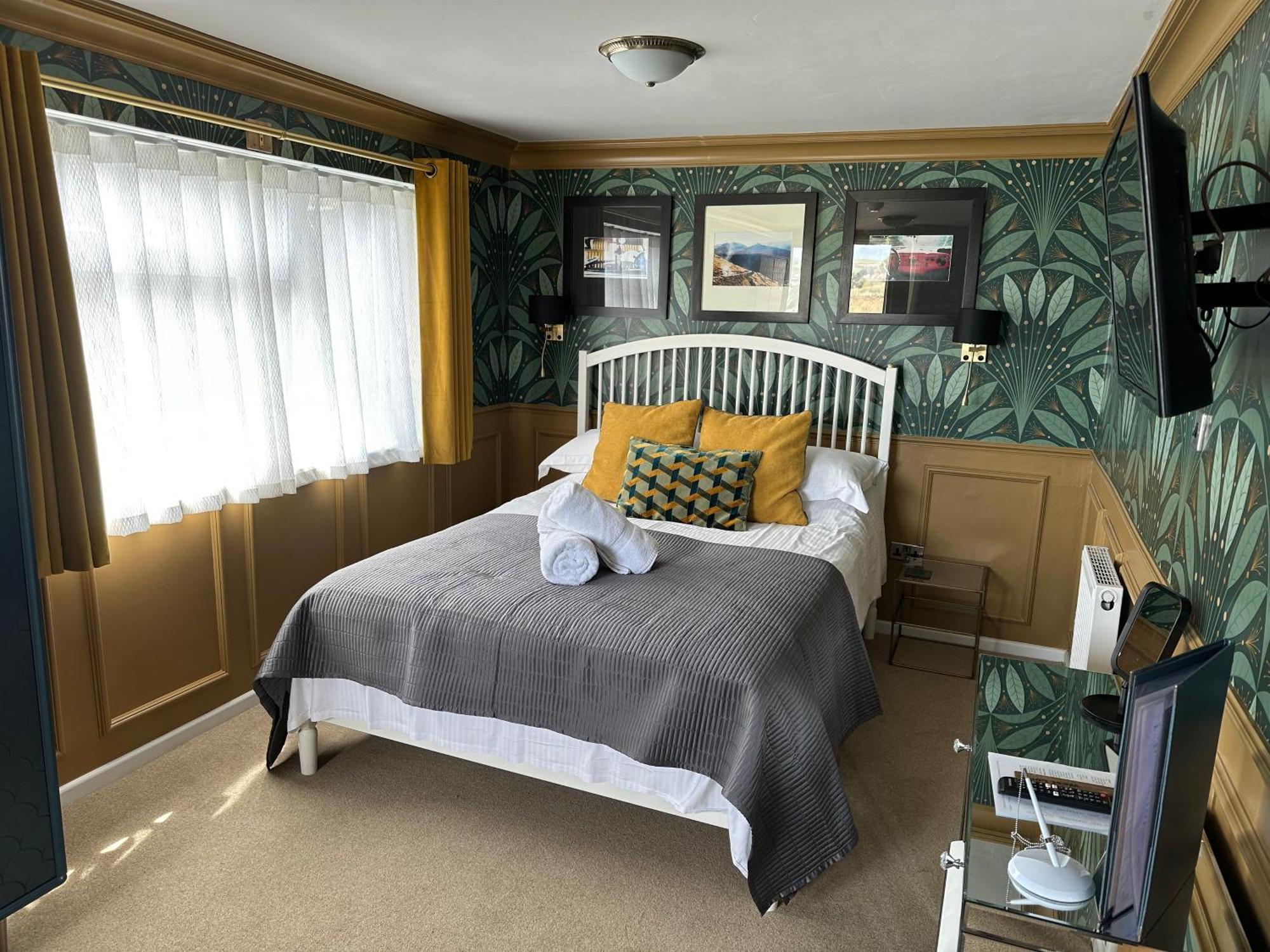 West Looe Room Standard triple roadside