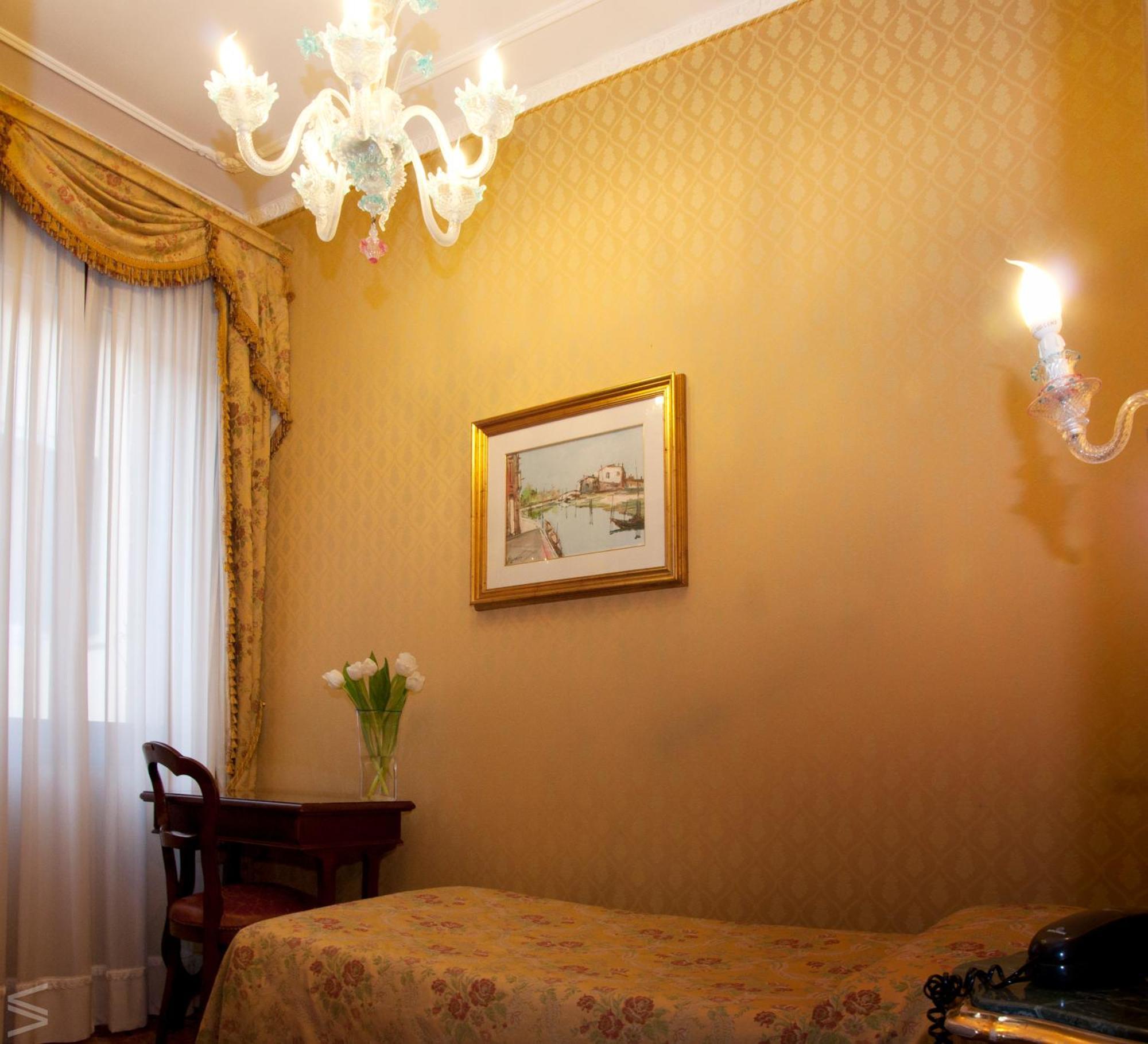 Classic Single Room