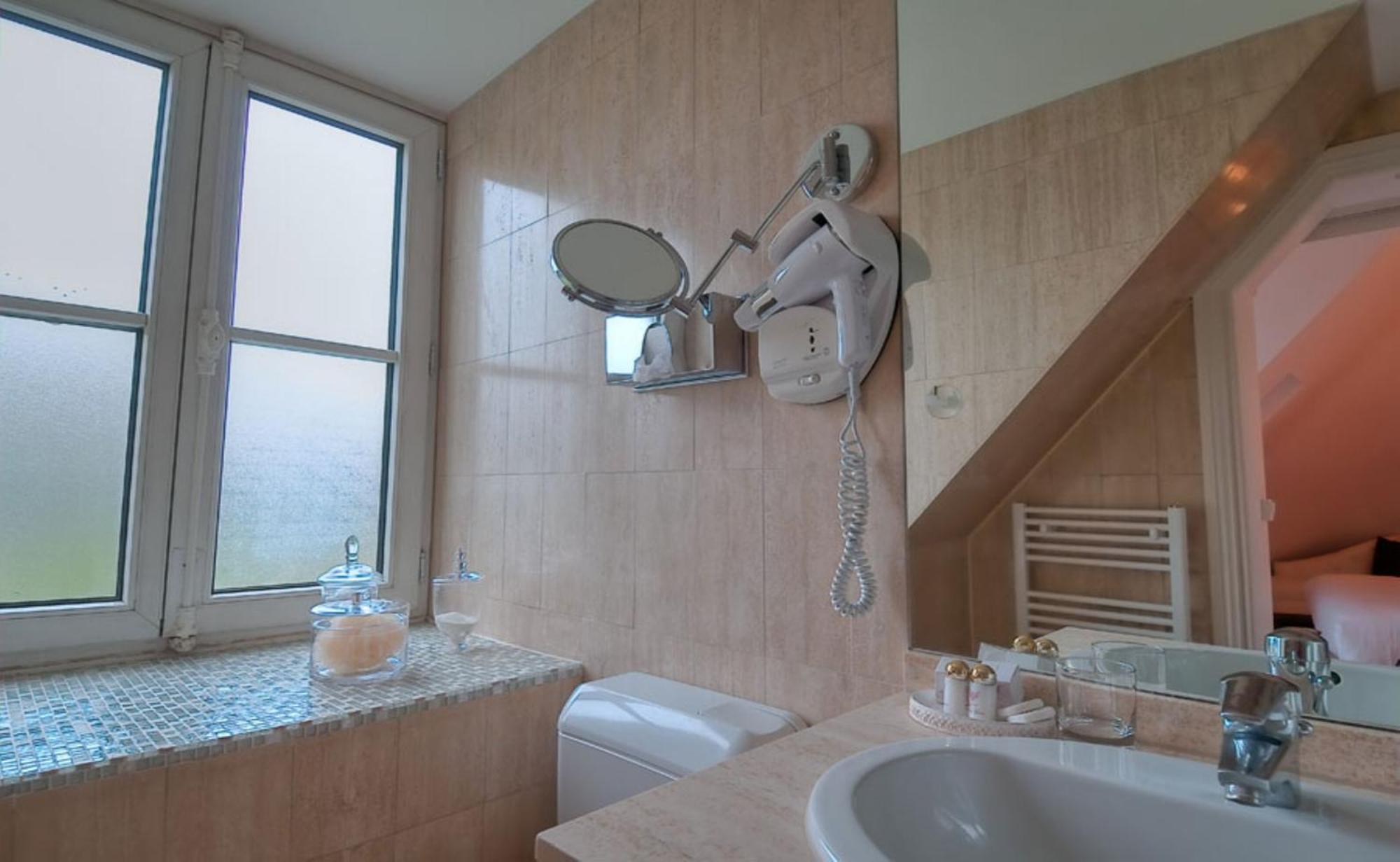 Voyage Suite