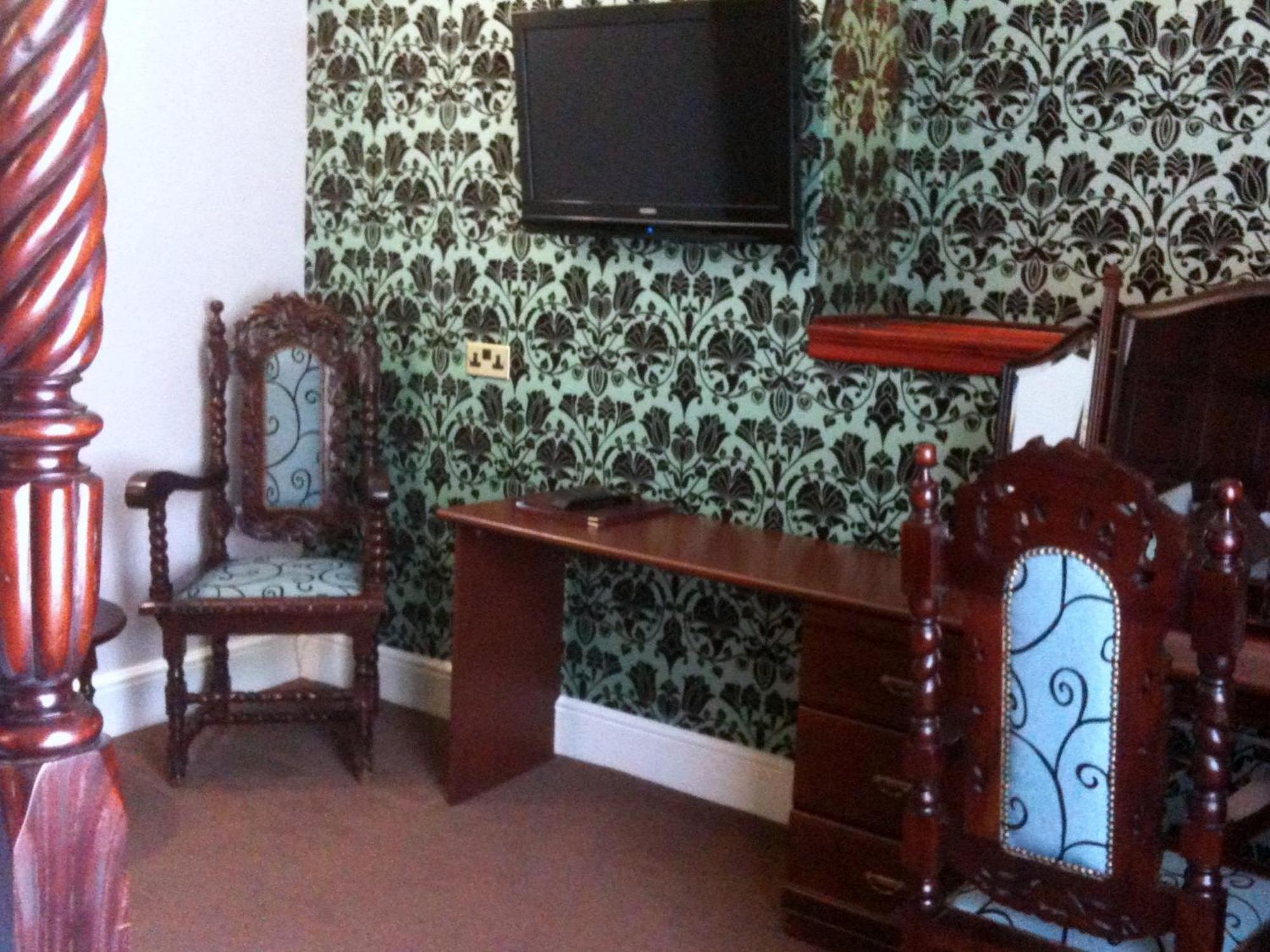 Executive Four-Poster Room