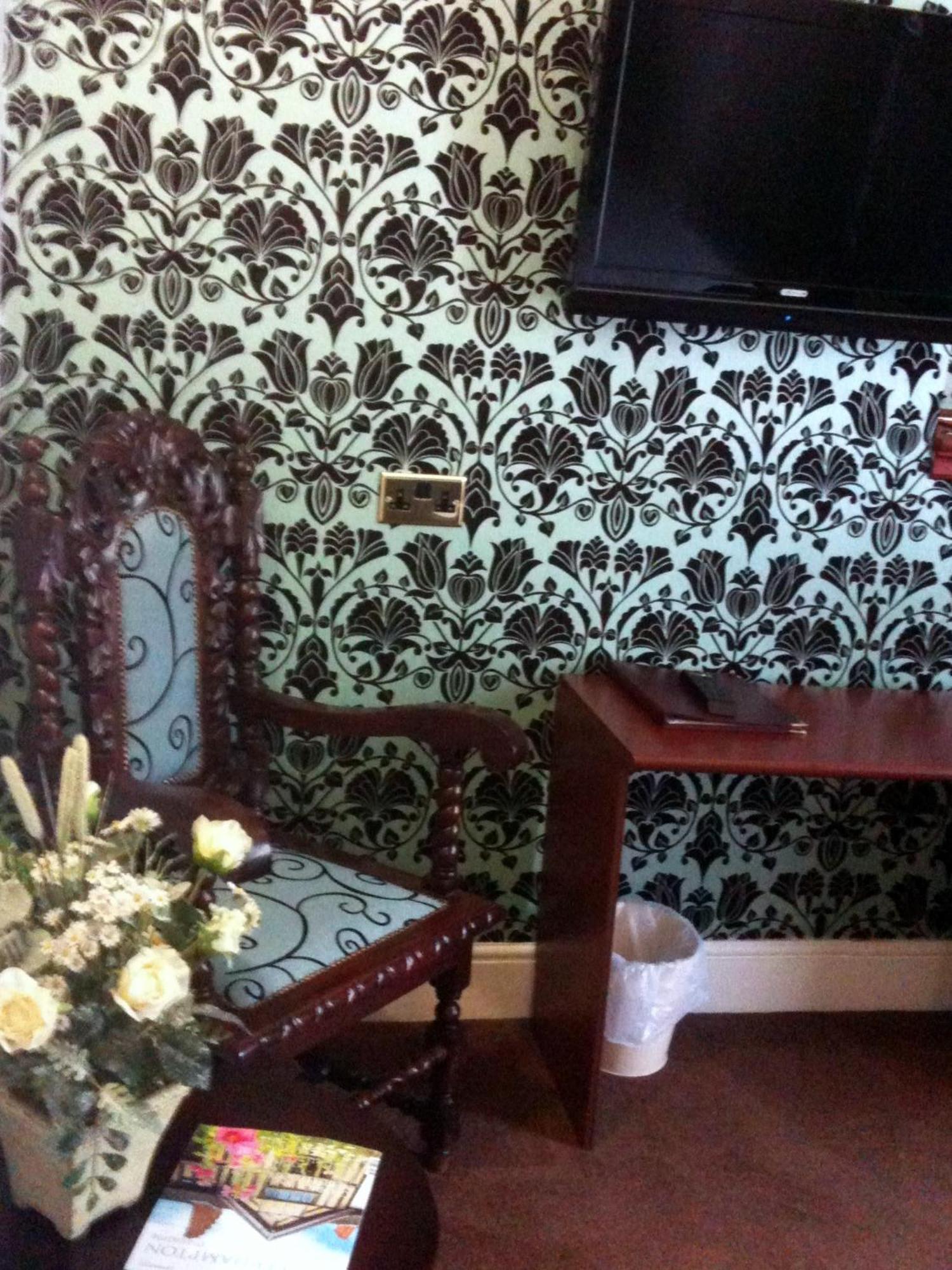 Executive Four-Poster Room