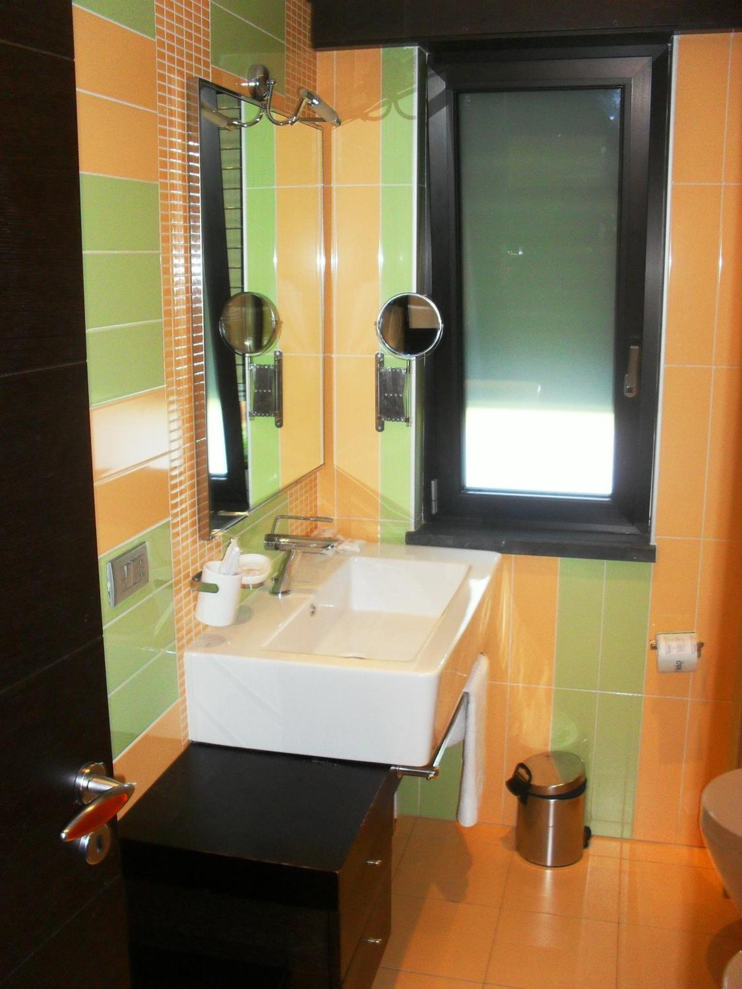 Standard Single Room Shower