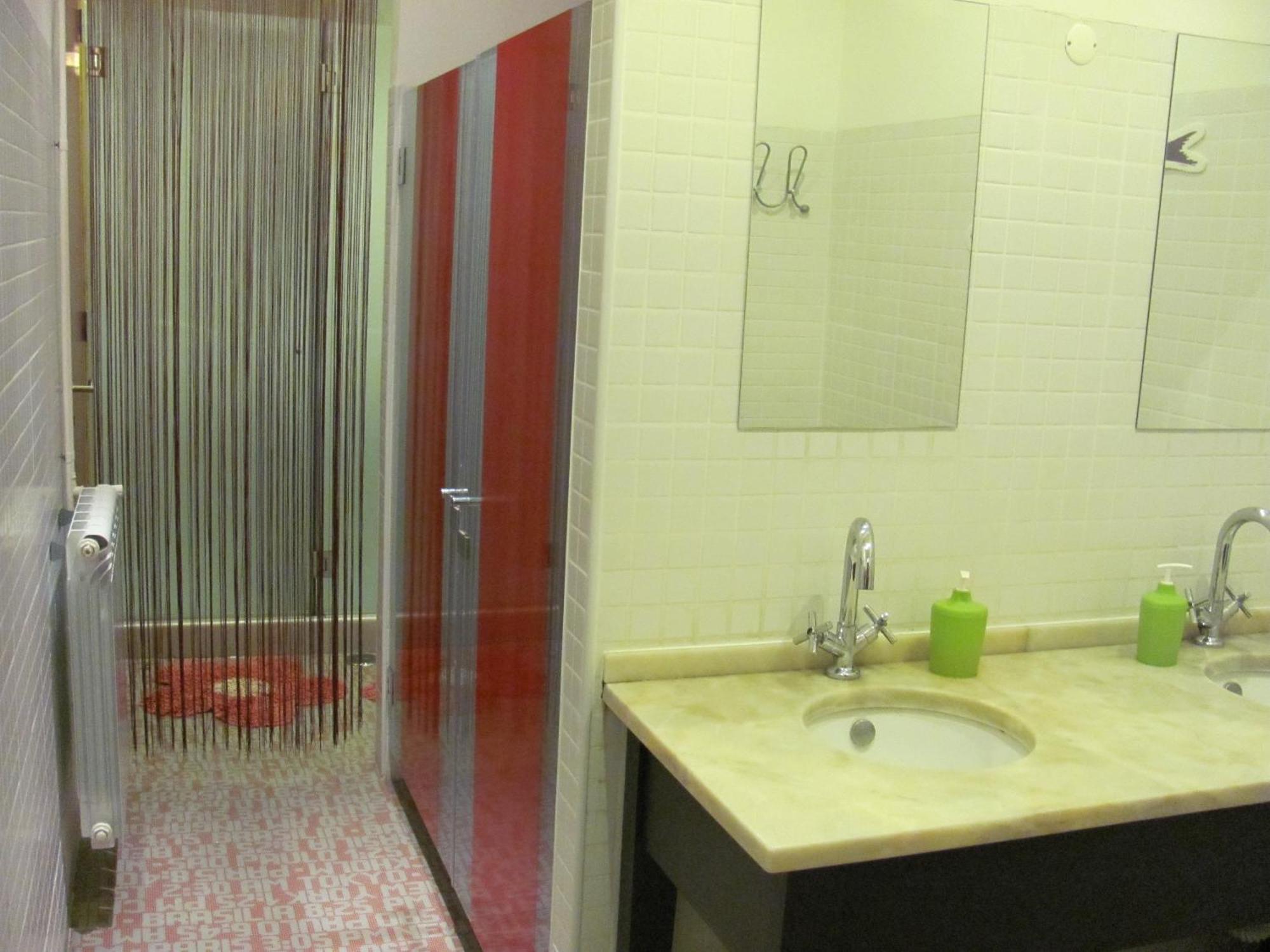 Single Bed Mixed Dormitory Room 8 Beds