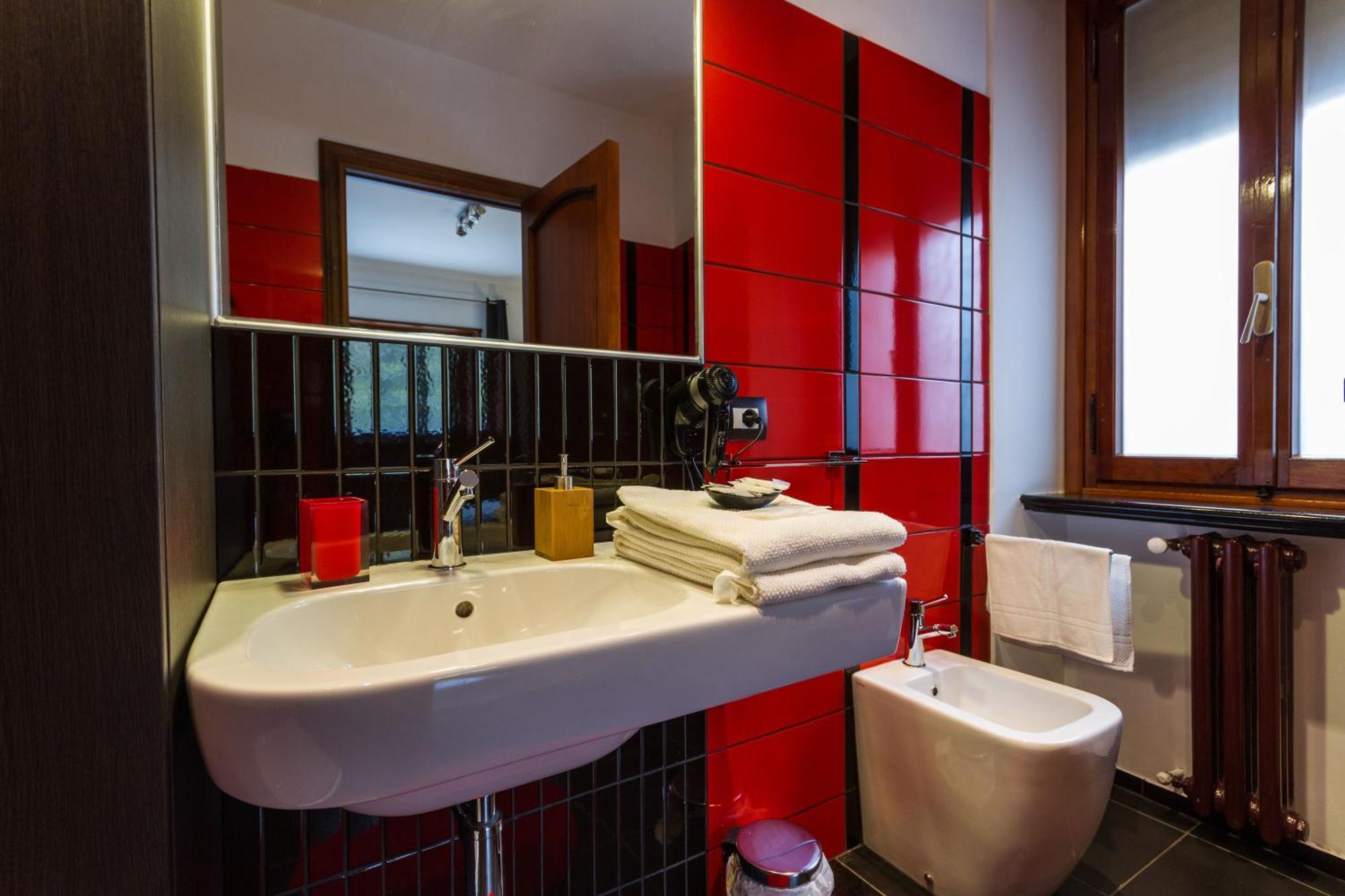Deluxe Double Room Shower