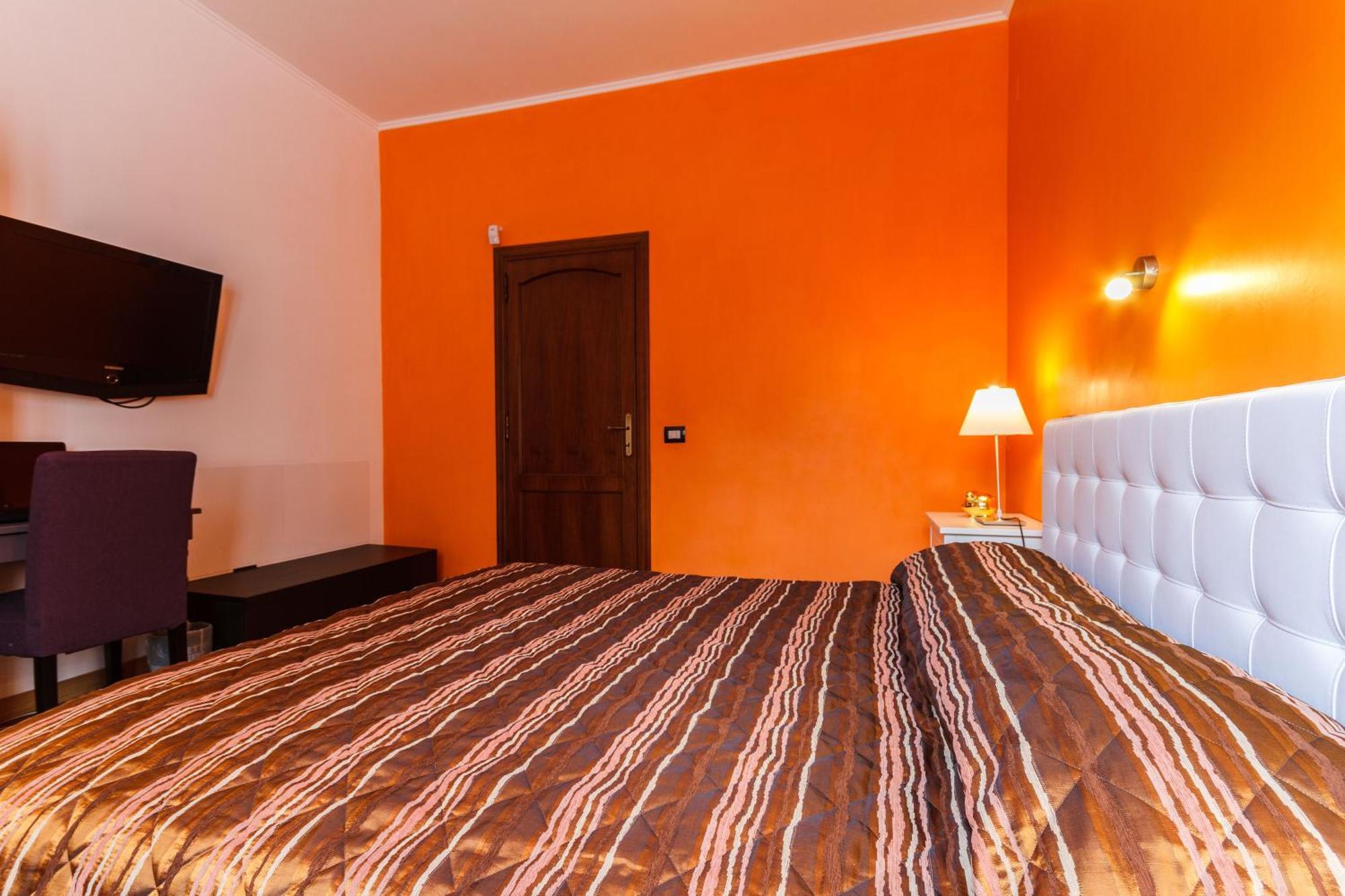 Double Room External Private Bathroom