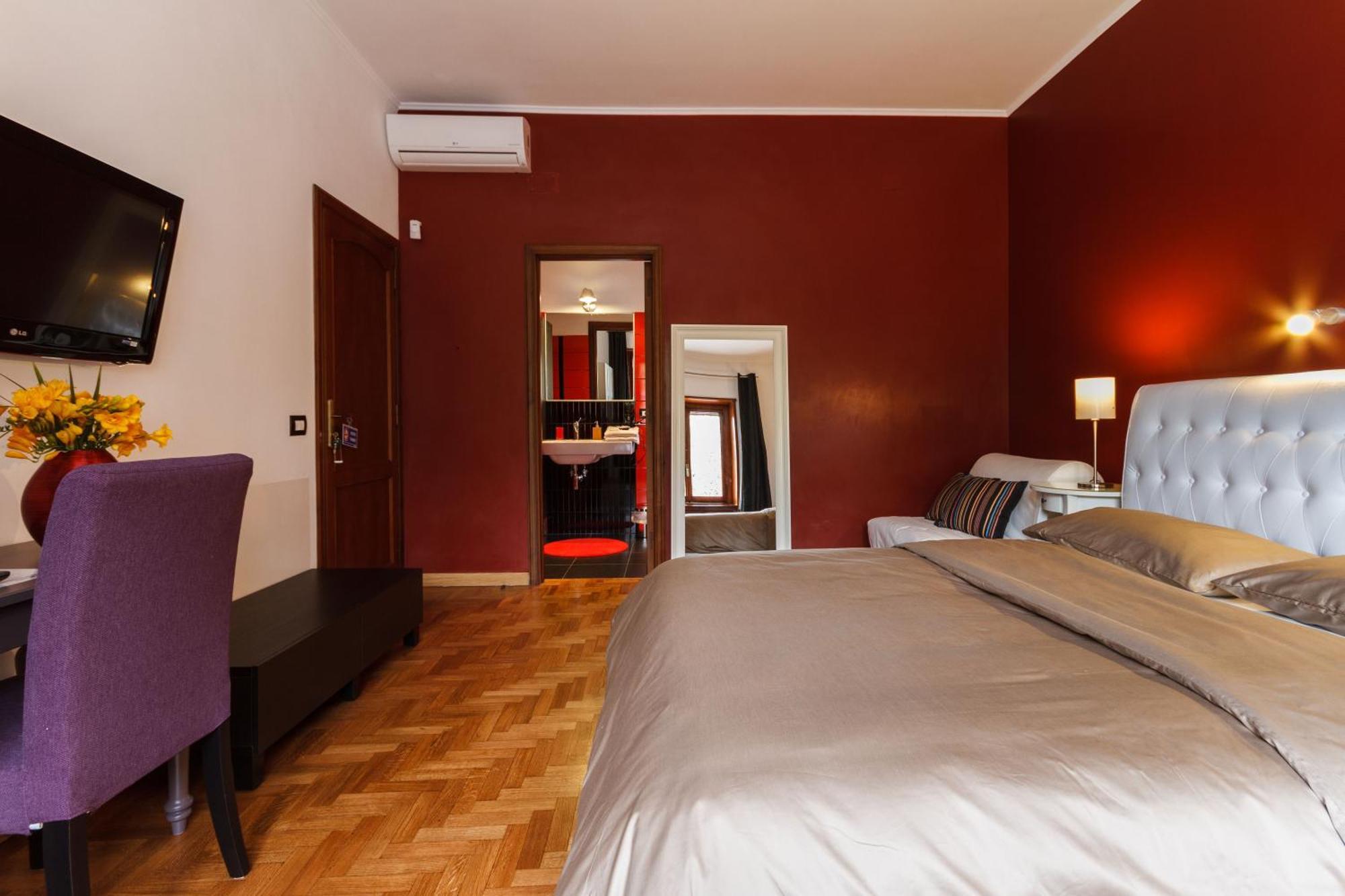 Deluxe Double Room Shower