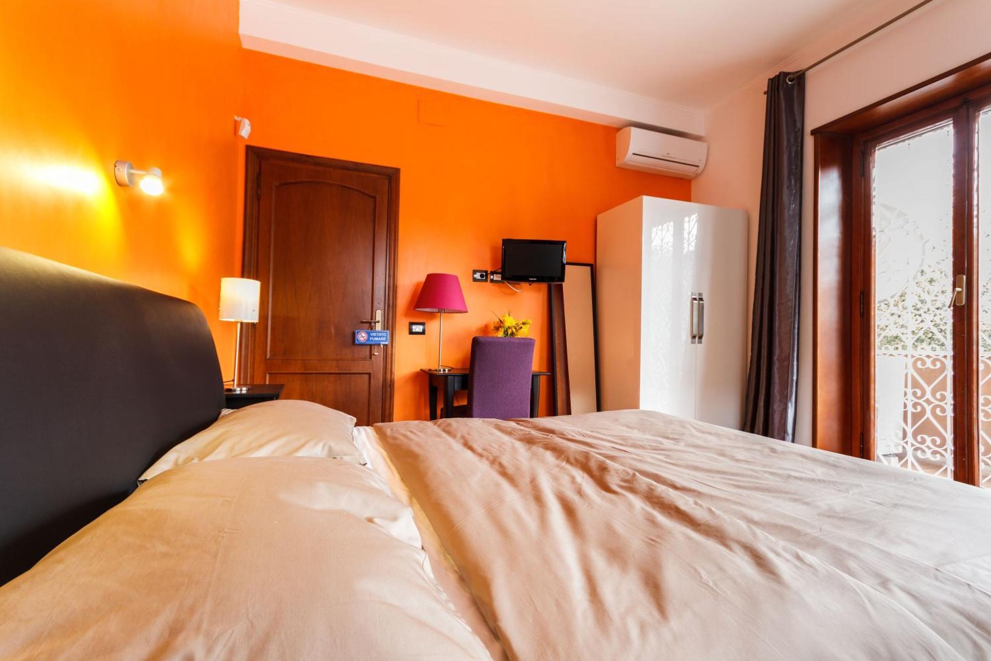Double Room External Private Bathroom