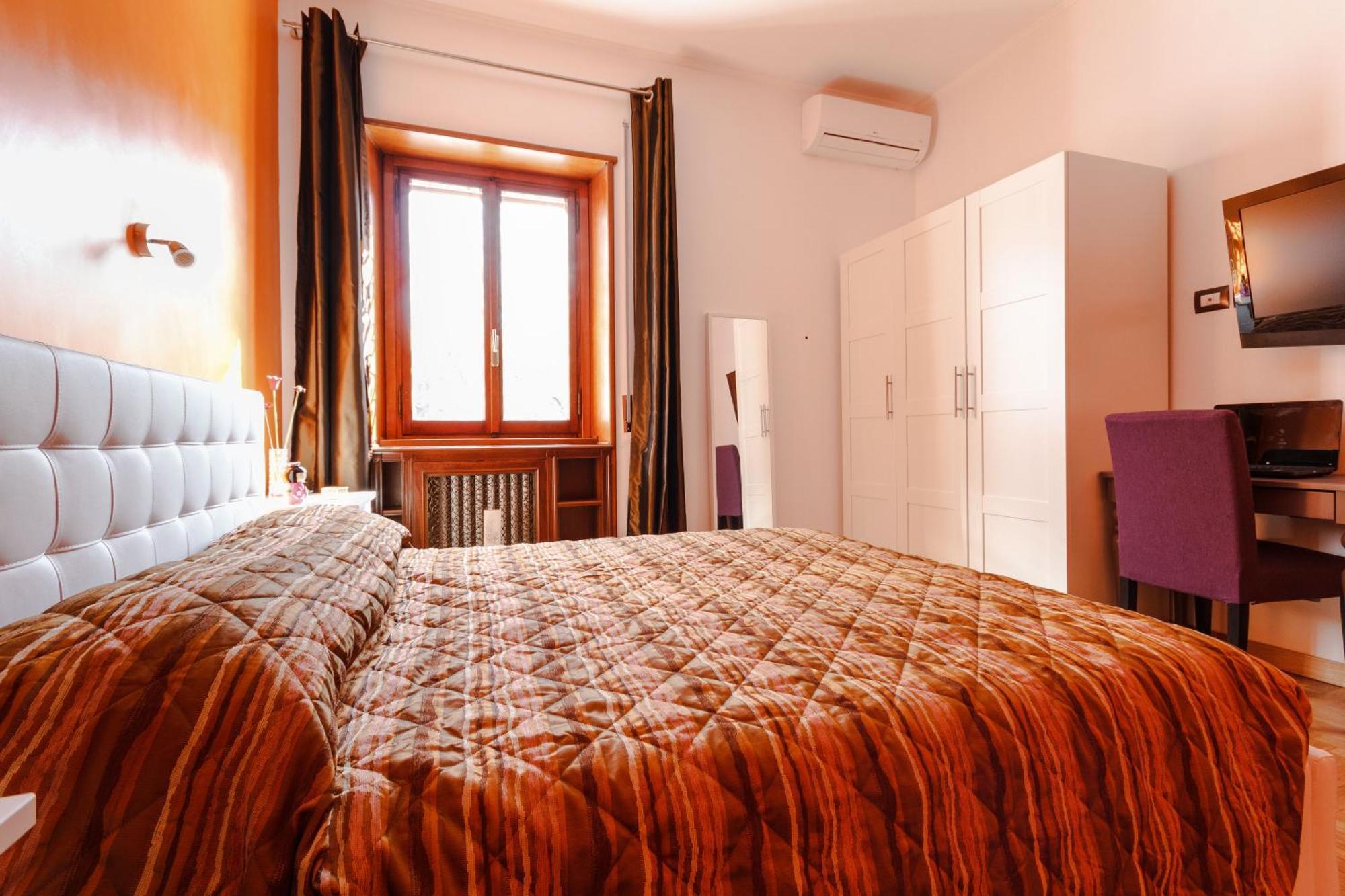 Double Room External Private Bathroom