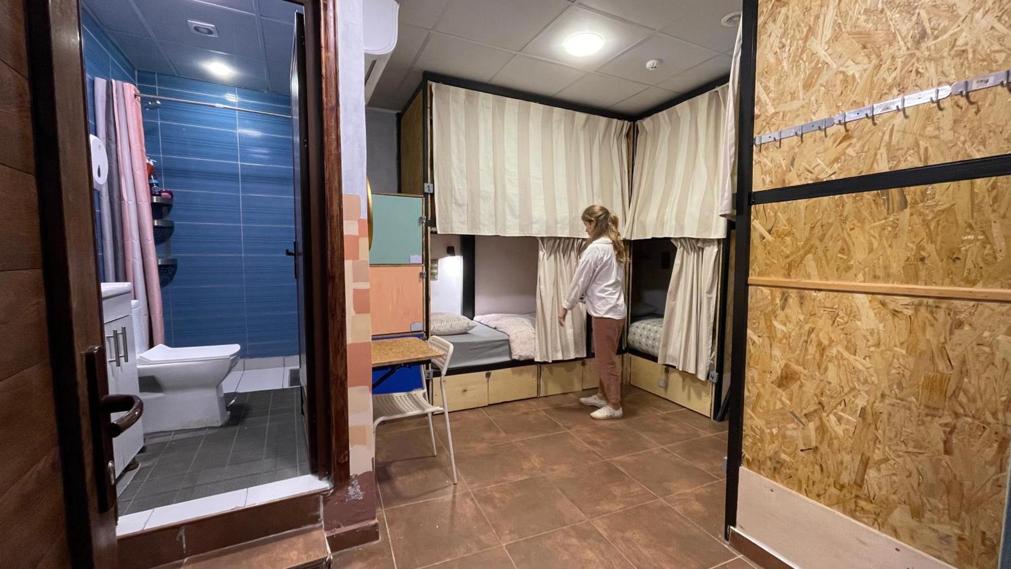 Posto Letto in Dormitorio Femminile con 6 Letti