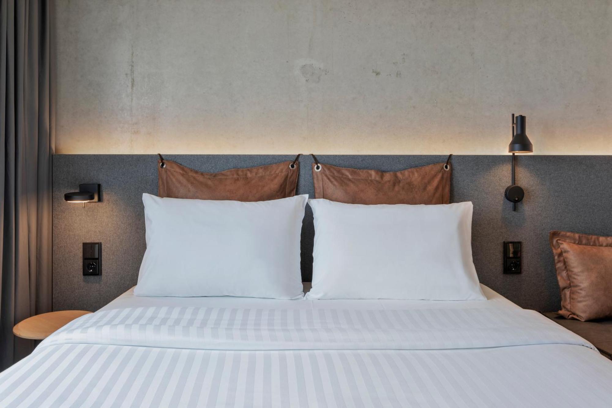 Moxy Triple Sleeper