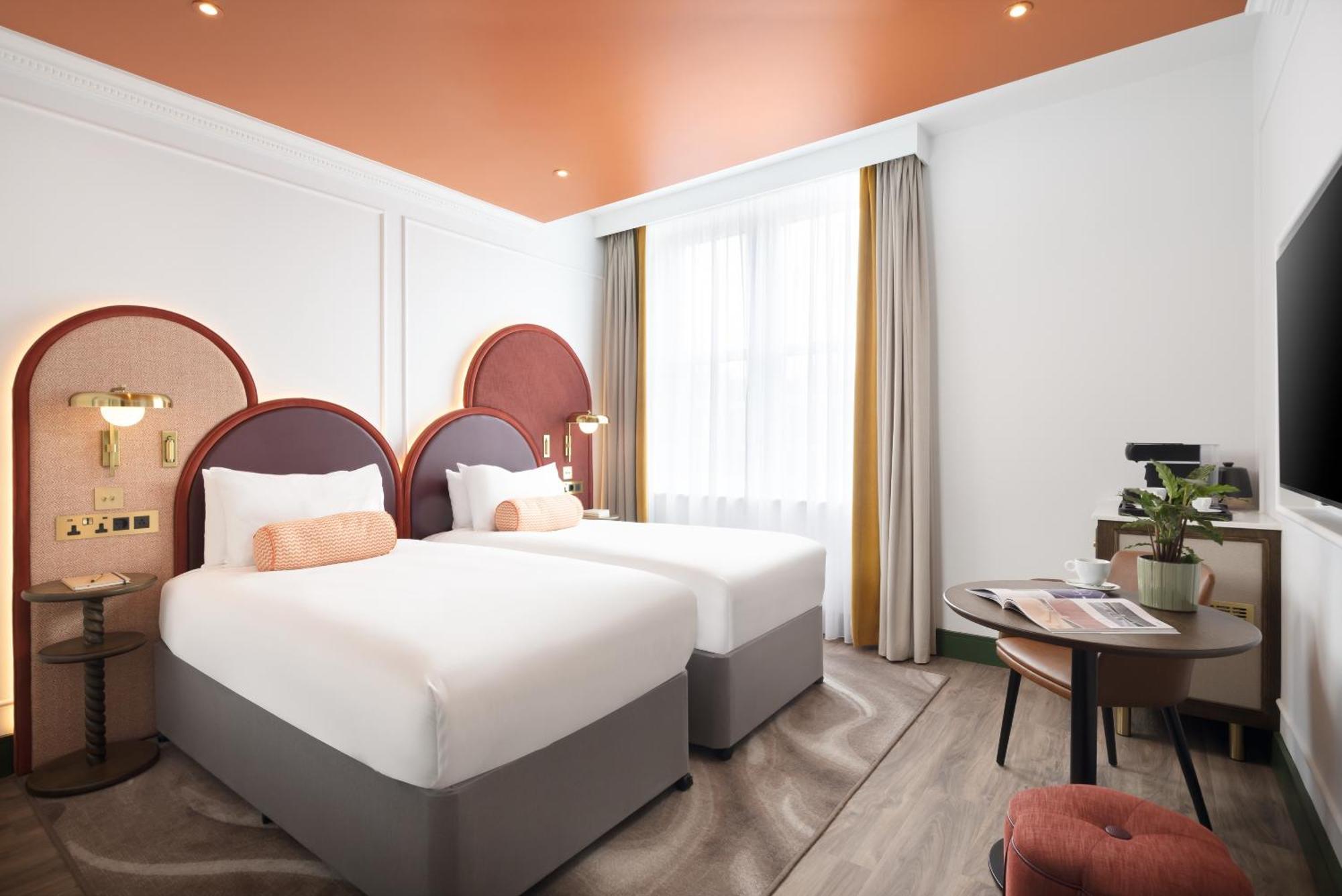 Premium Twin Room Street View