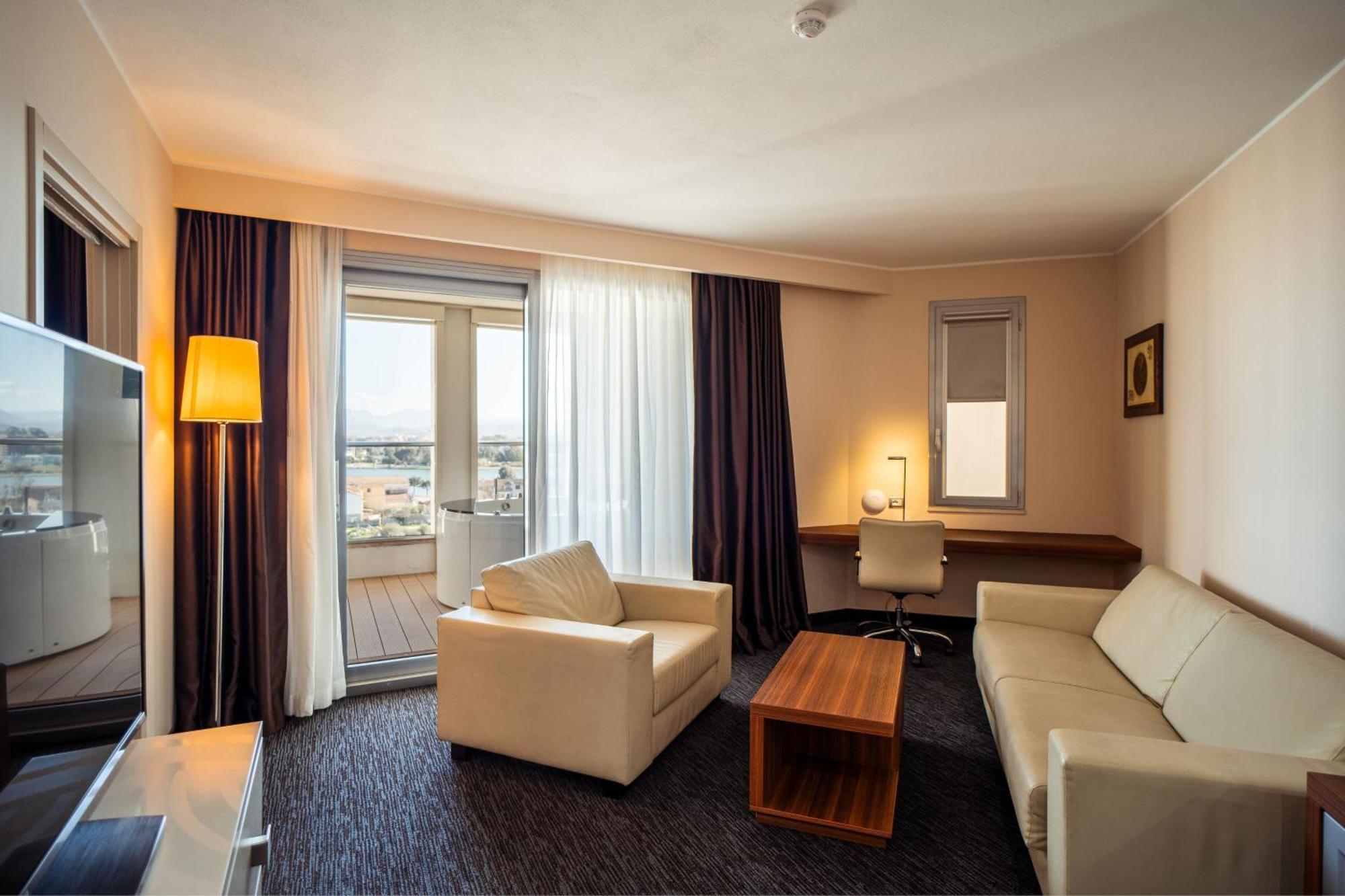 One-Bedroom Spa Suite with King and Sofa Bed - Harbor View,1583078587:JPEG