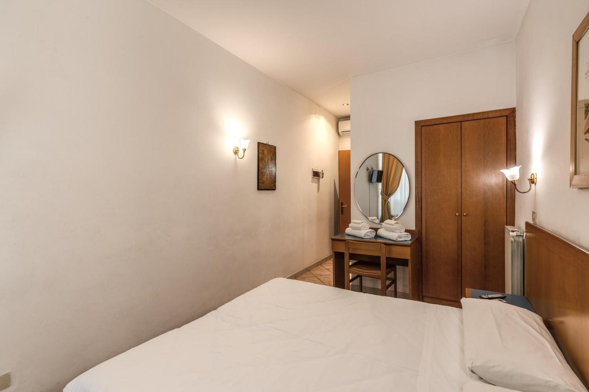 Small Double Room,1583090608:JPEG