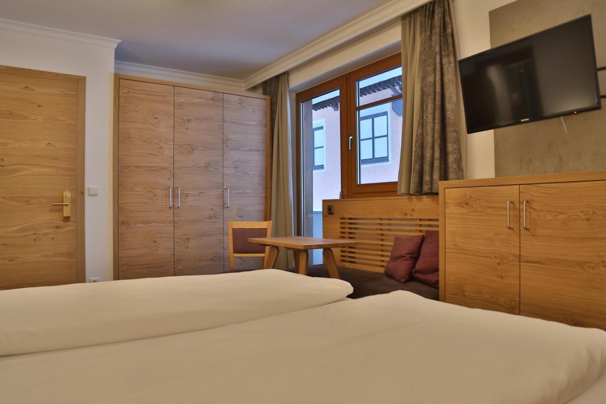 Superior Double Room 1 shower