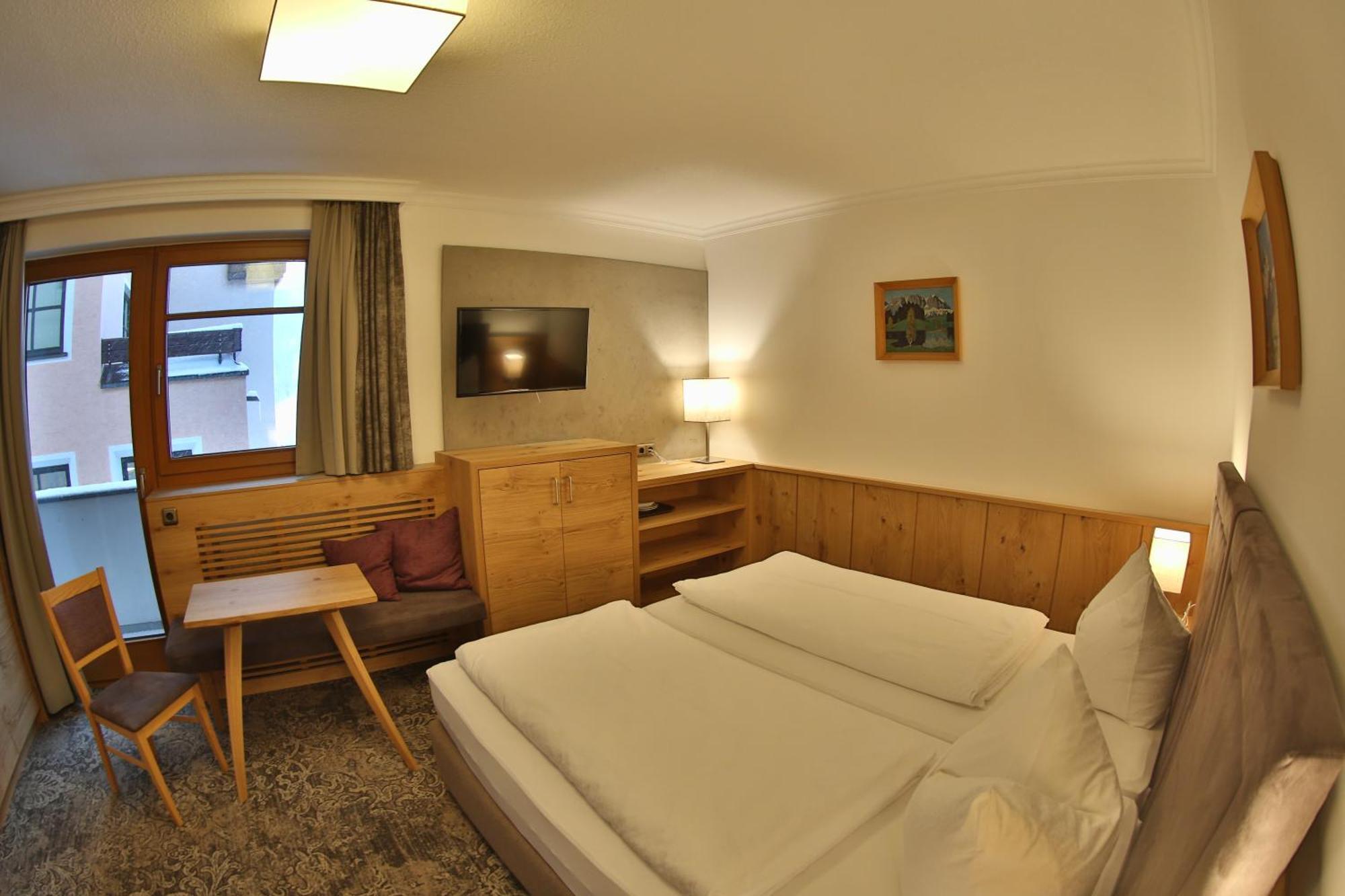 Superior Double Room 1 shower