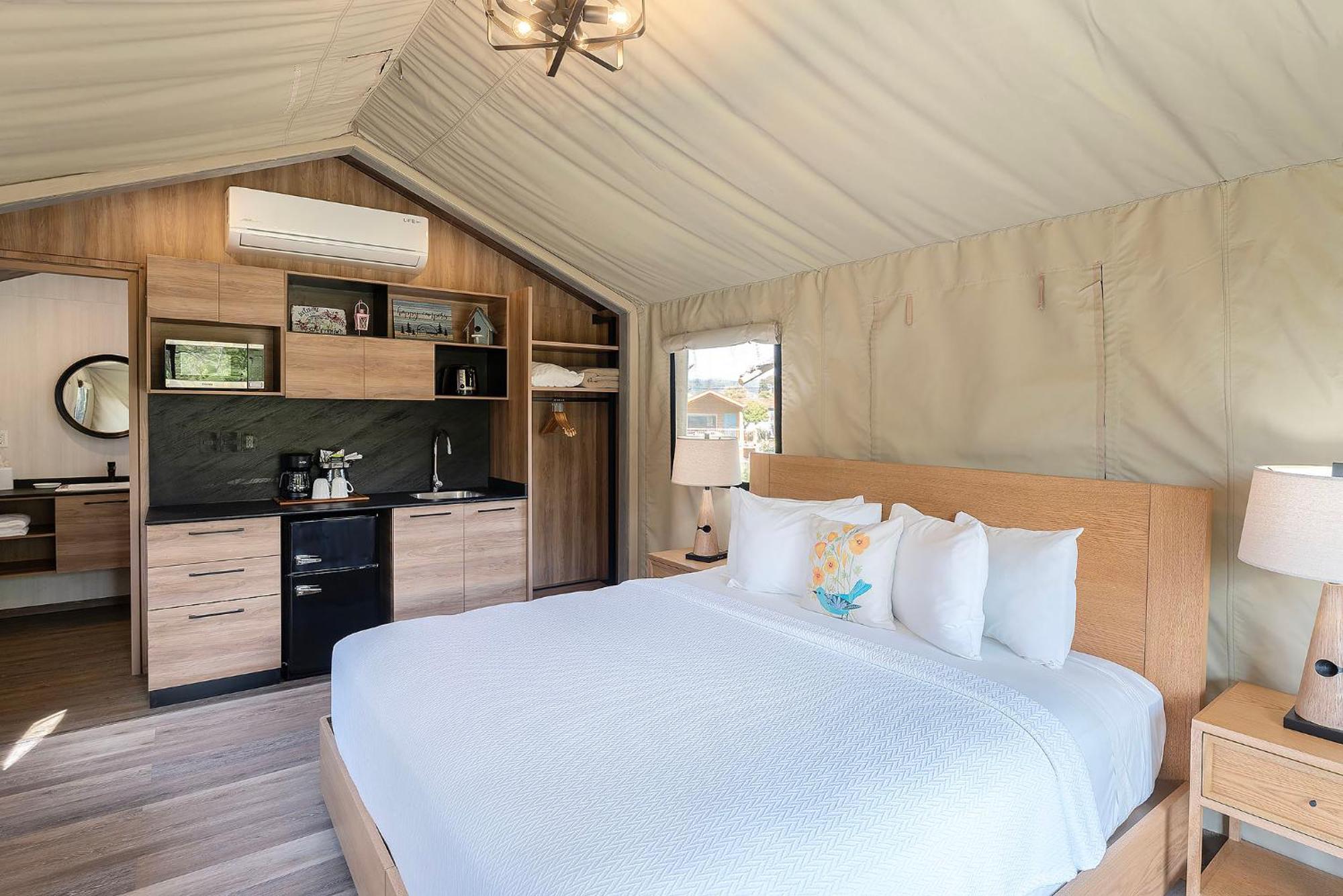 Glamping Cabin – Queen Bed