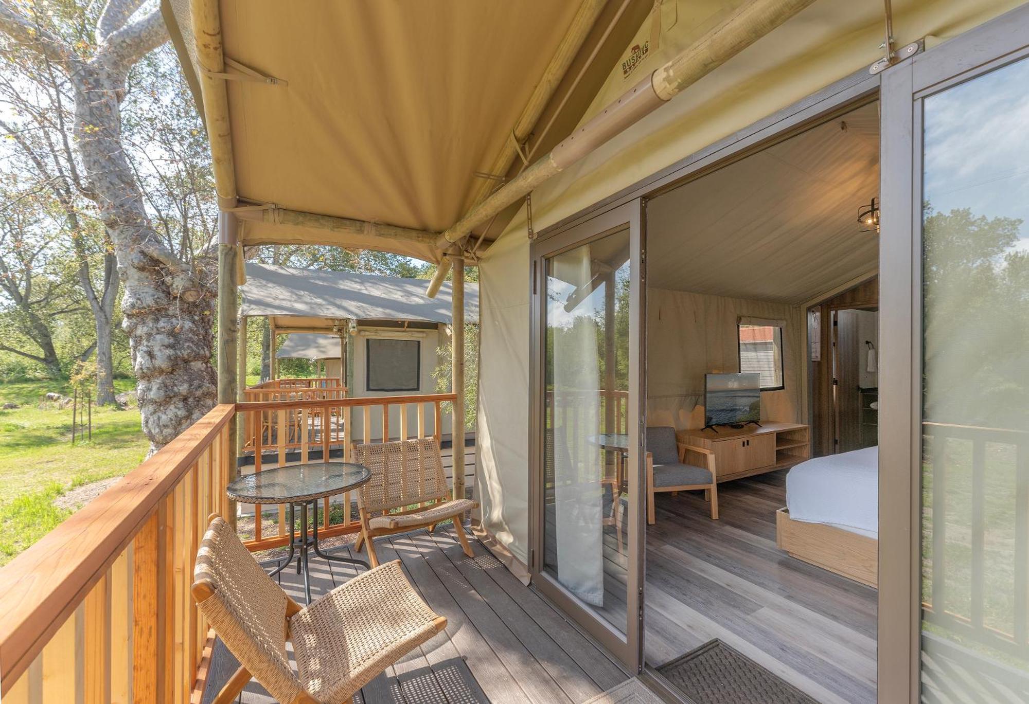 Glamping Cabin – Queen Bed