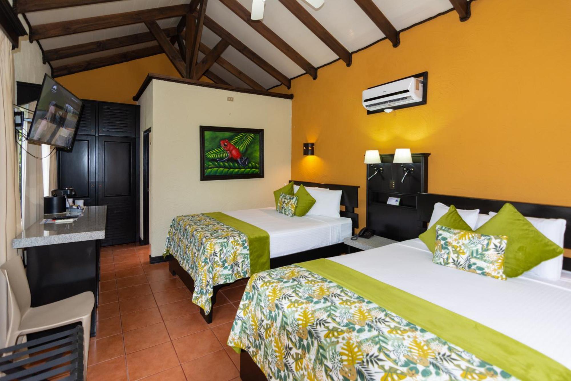 Junior Suite Queen Volcano View