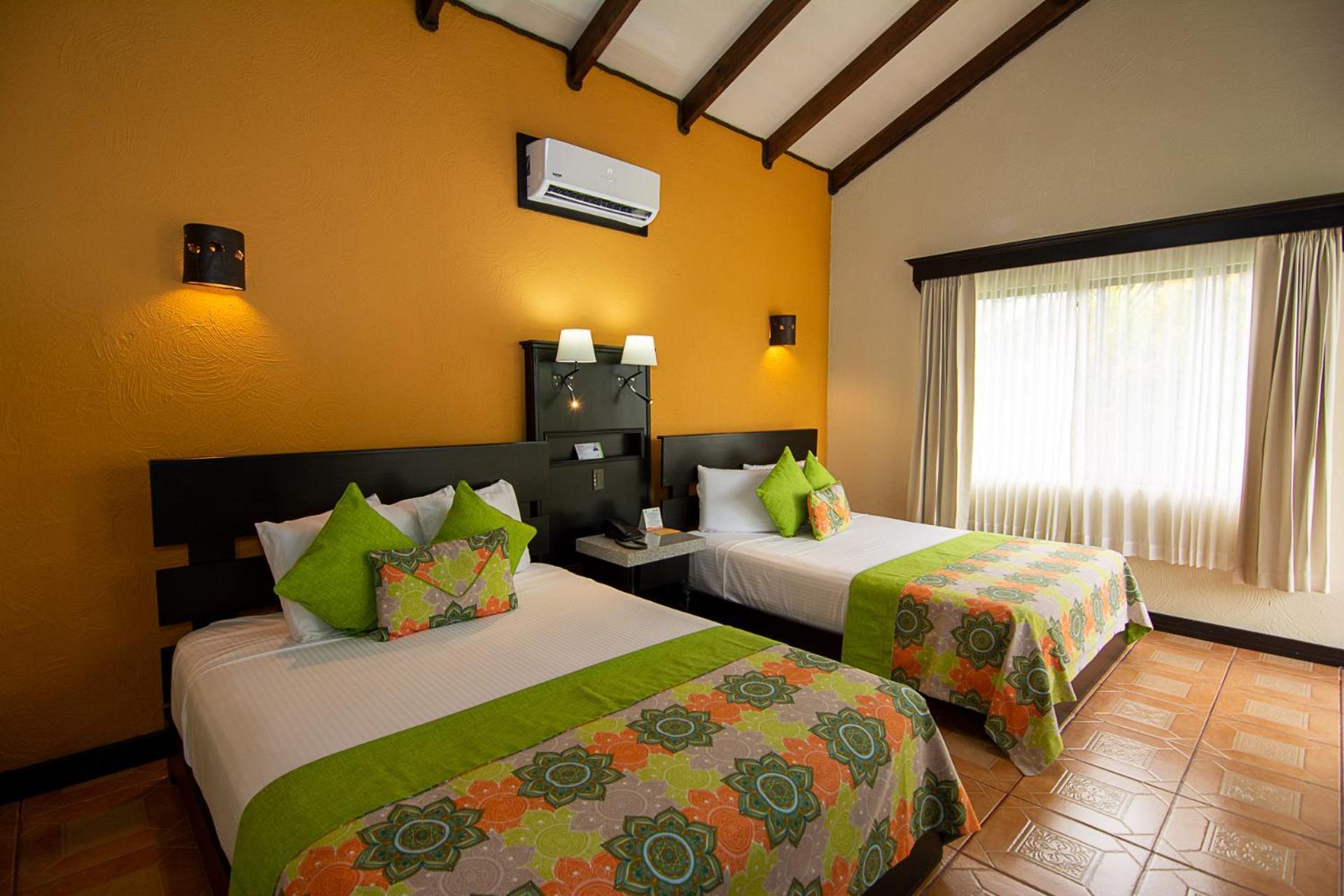 Junior Suite Queen Volcano View