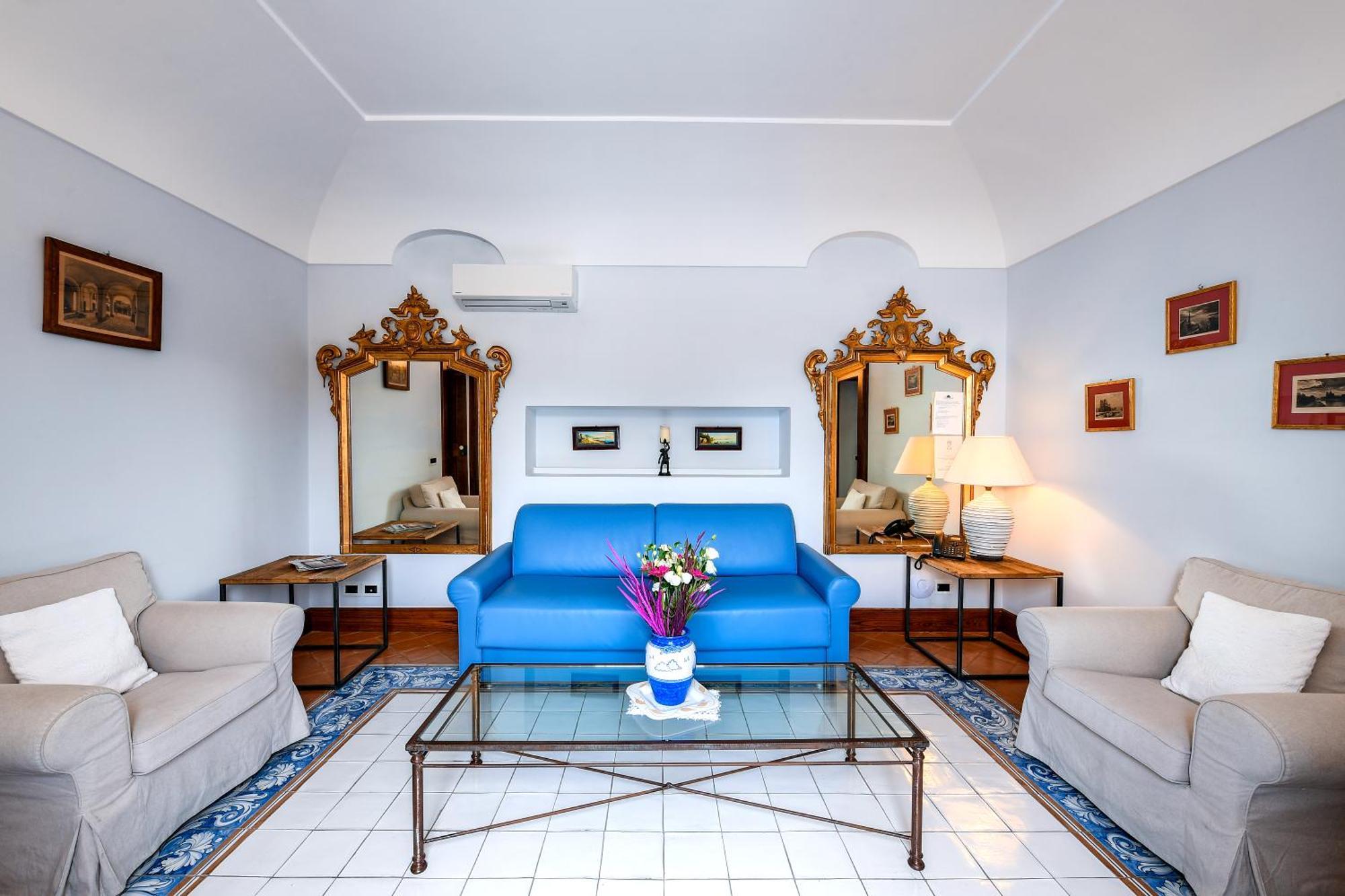Two-Bedroom Apartment Sea View Separate Building