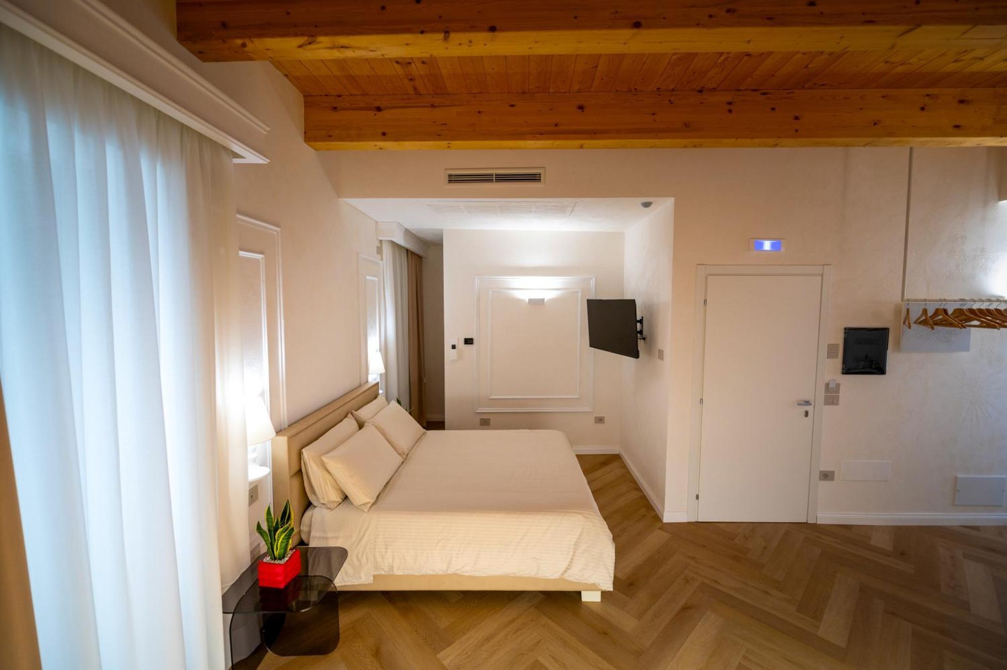 Superior Queen Room