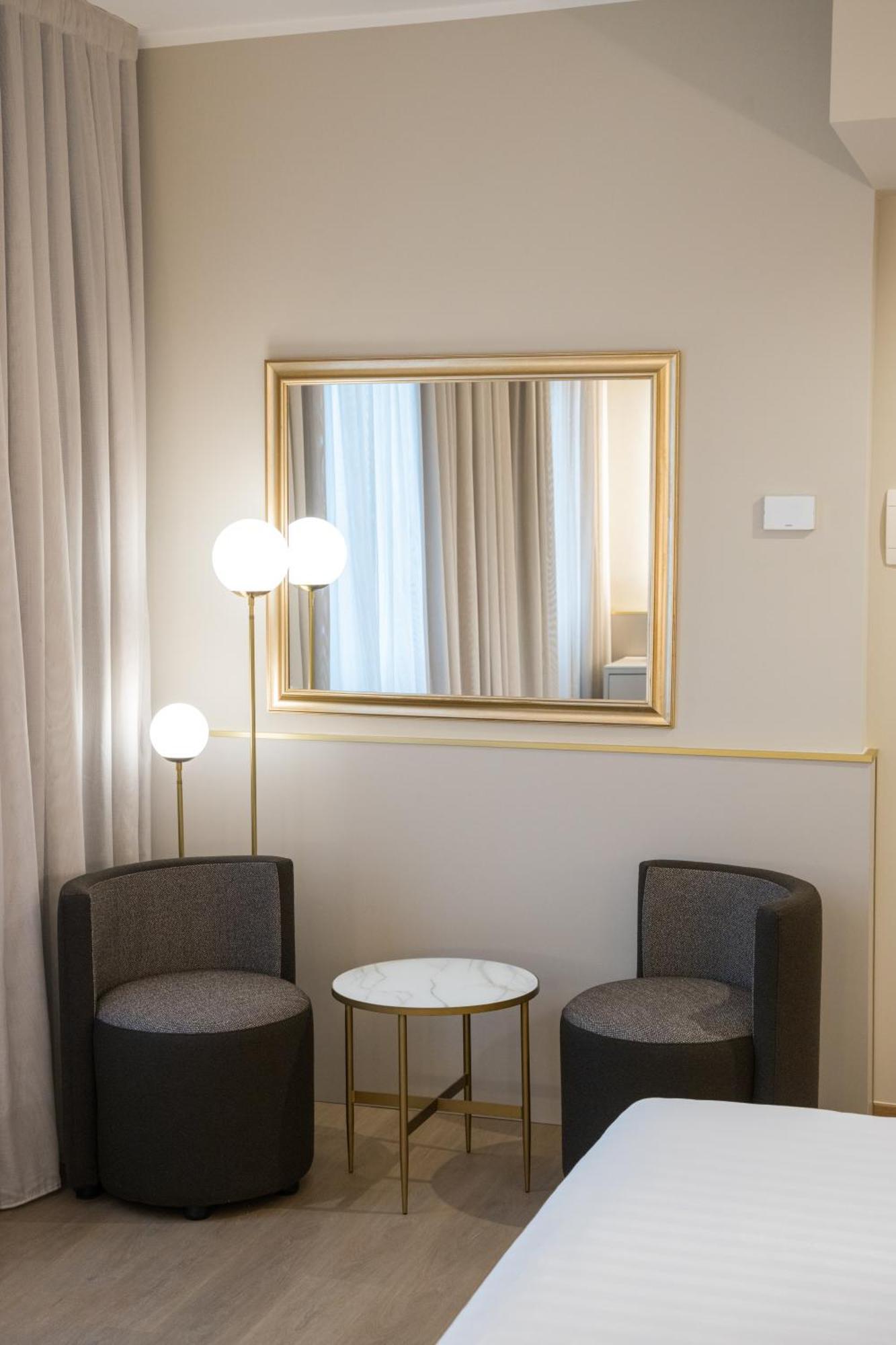 Deluxe Room,1584397721:JPEG