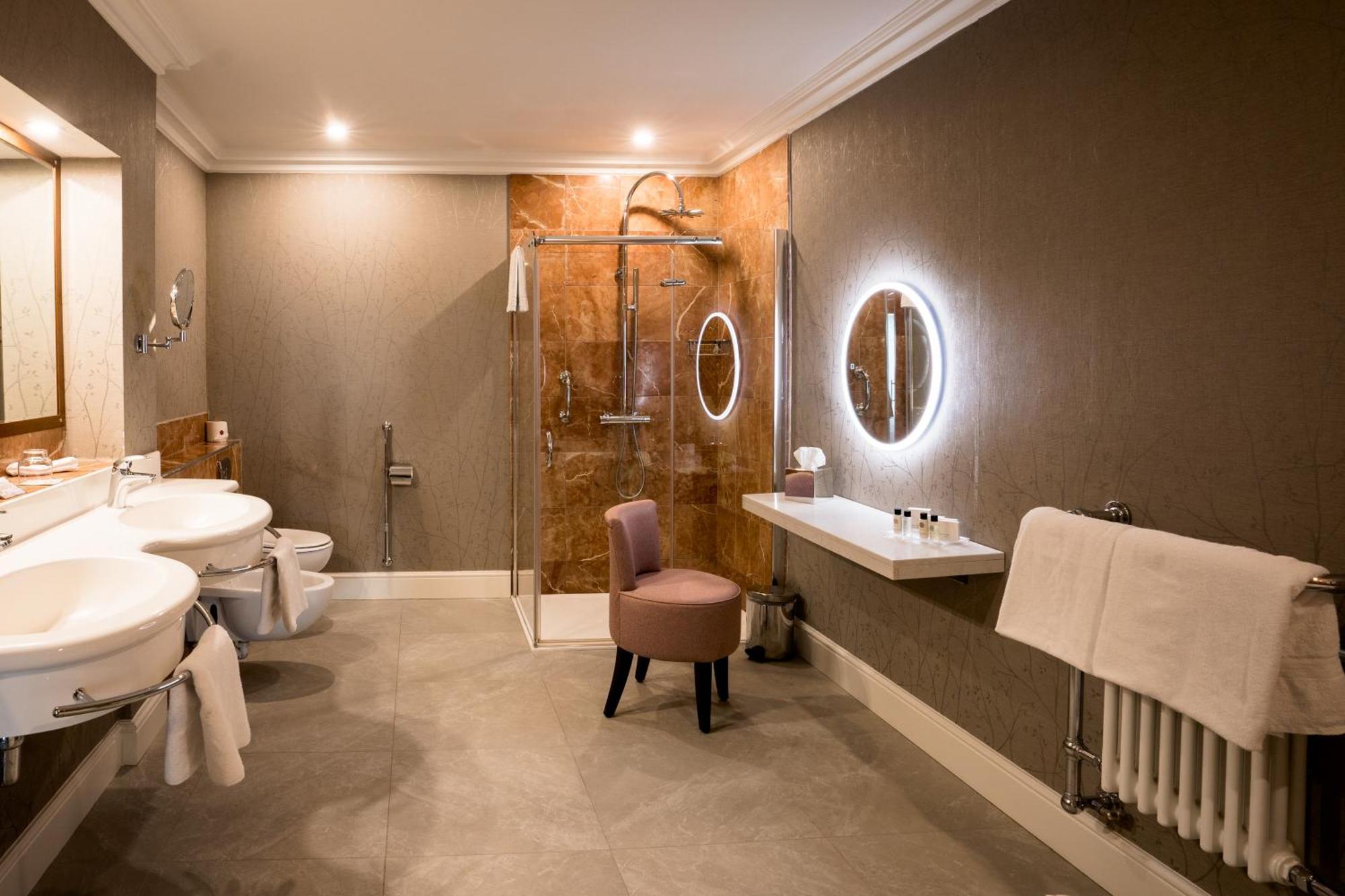 Executive Twin Suite