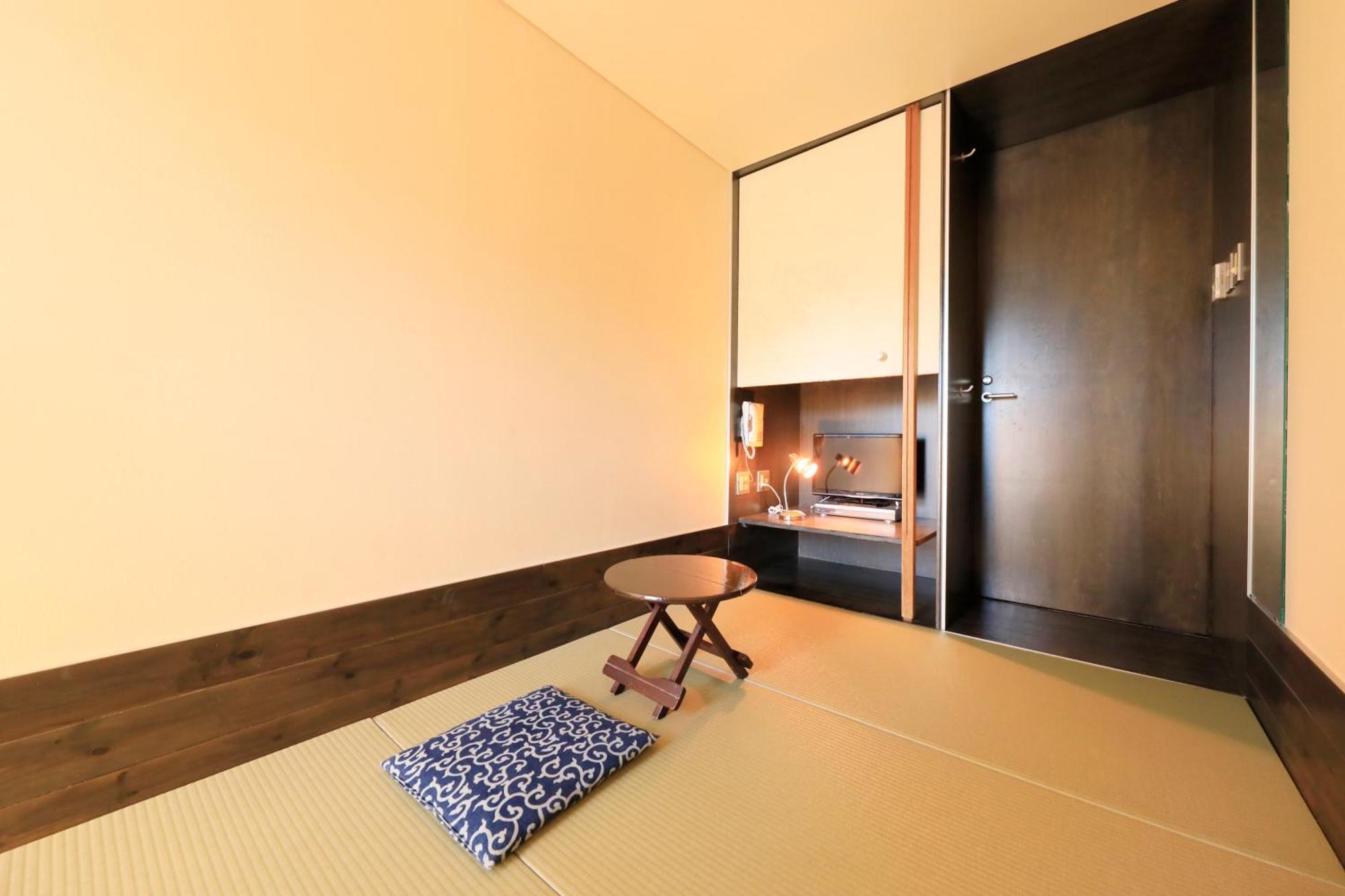 Japanese-Style Single Room