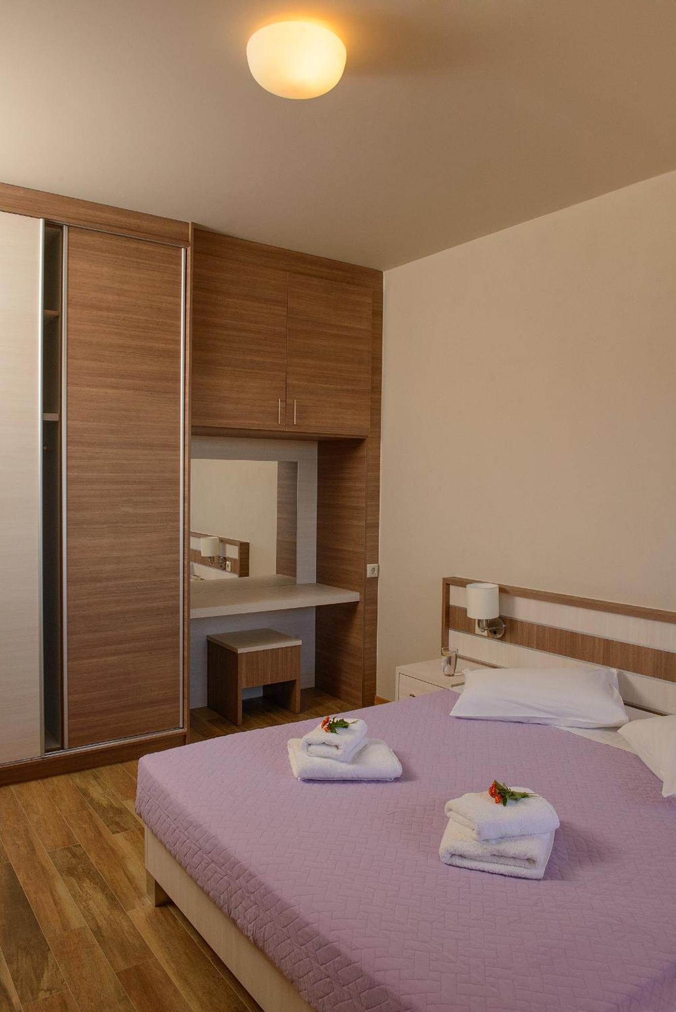 Superior One-Bedroom Apartment