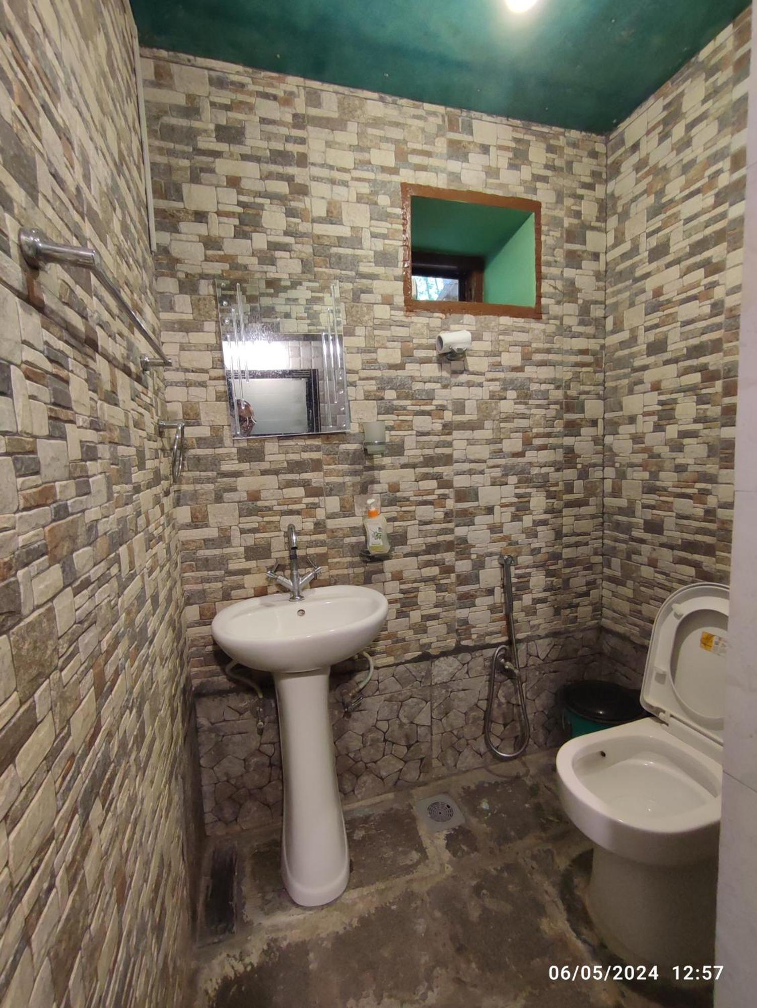 Single Room Bathroom